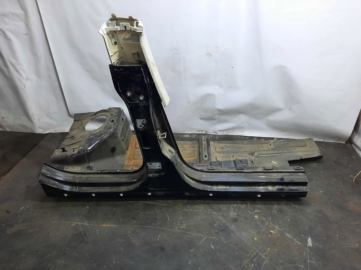 Passat cc. Стійка центральна права (метал) Volkswagen Passat CC 2009-2017 3C8809836 Volkswagen Passat CC