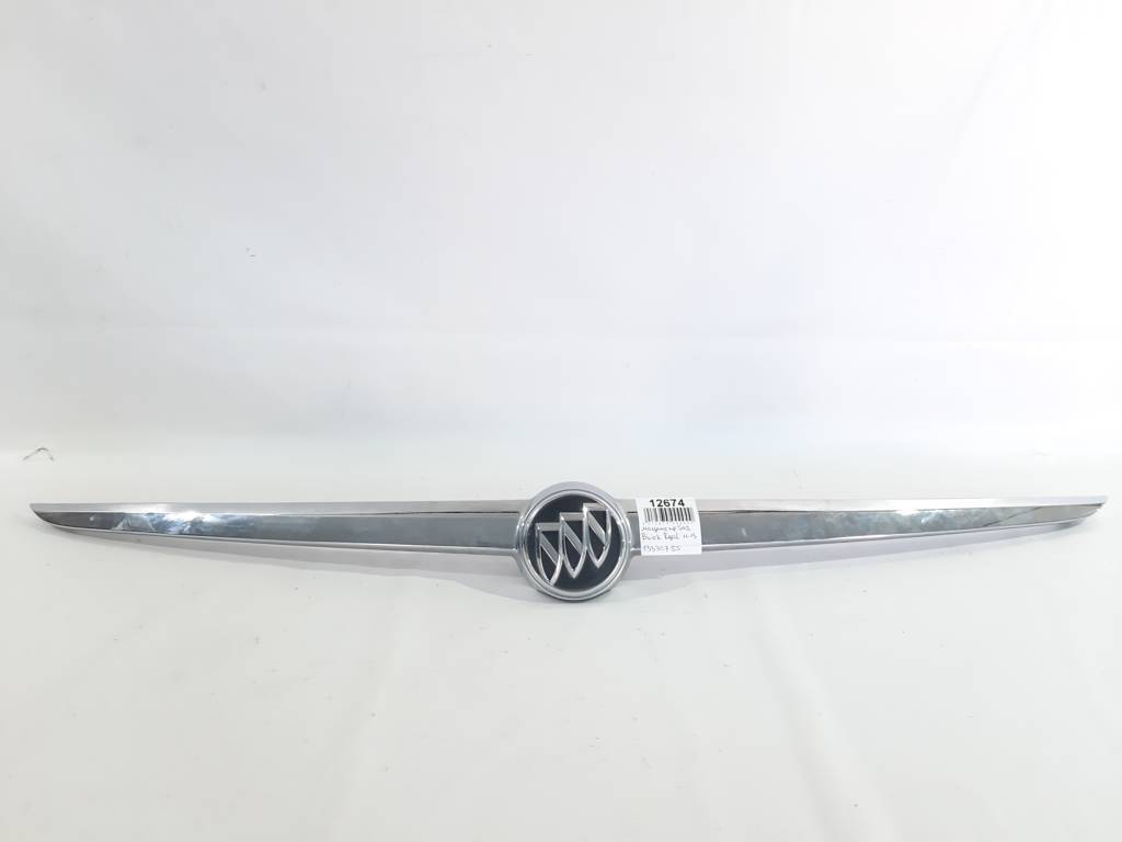 Regal. Молдинг кришки багажника Buick Regal 2011-2013 13330785 Buick Regal