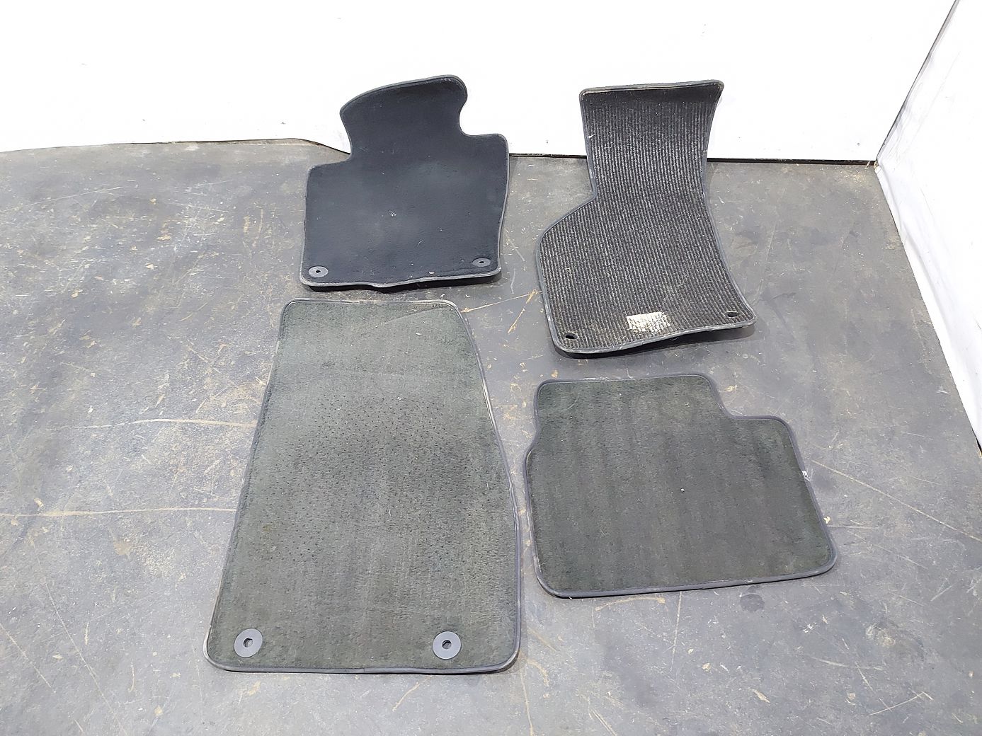 Regal. Коврики салона (к-кт) неоригинал разные Buick Regal 2013-2015 84363497 Buick Regal