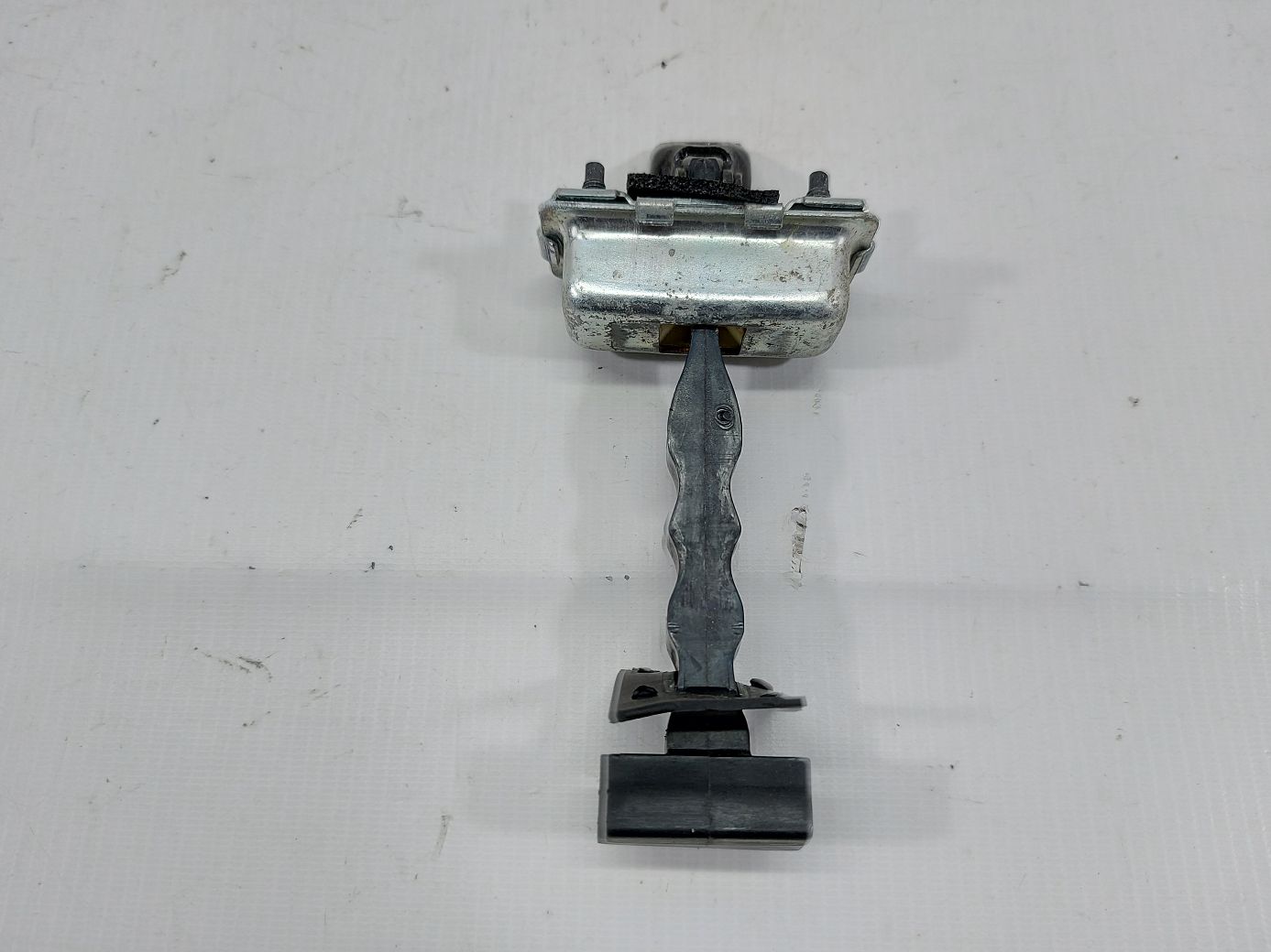 Ats. Обмежувач дверей передньої лівої Cadillac ATS 2013-2018 84910633 Cadillac ATS