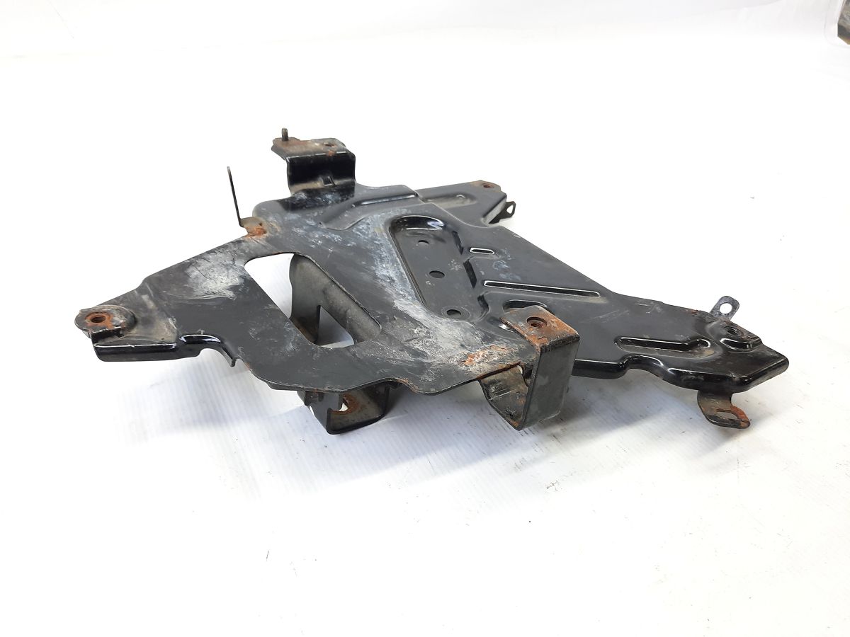 Sentra Кронштейн подіуму АКБ Nissan Sentra 2013-2019 648603SG0A Nissan Sentra 7