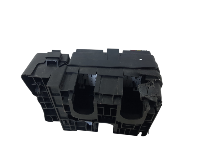 Equinox Блок предохранителей подкапотный (дефект) Chevrolet Equinox EV 2024-2025 26316487 Chevrolet Equinox EV 3