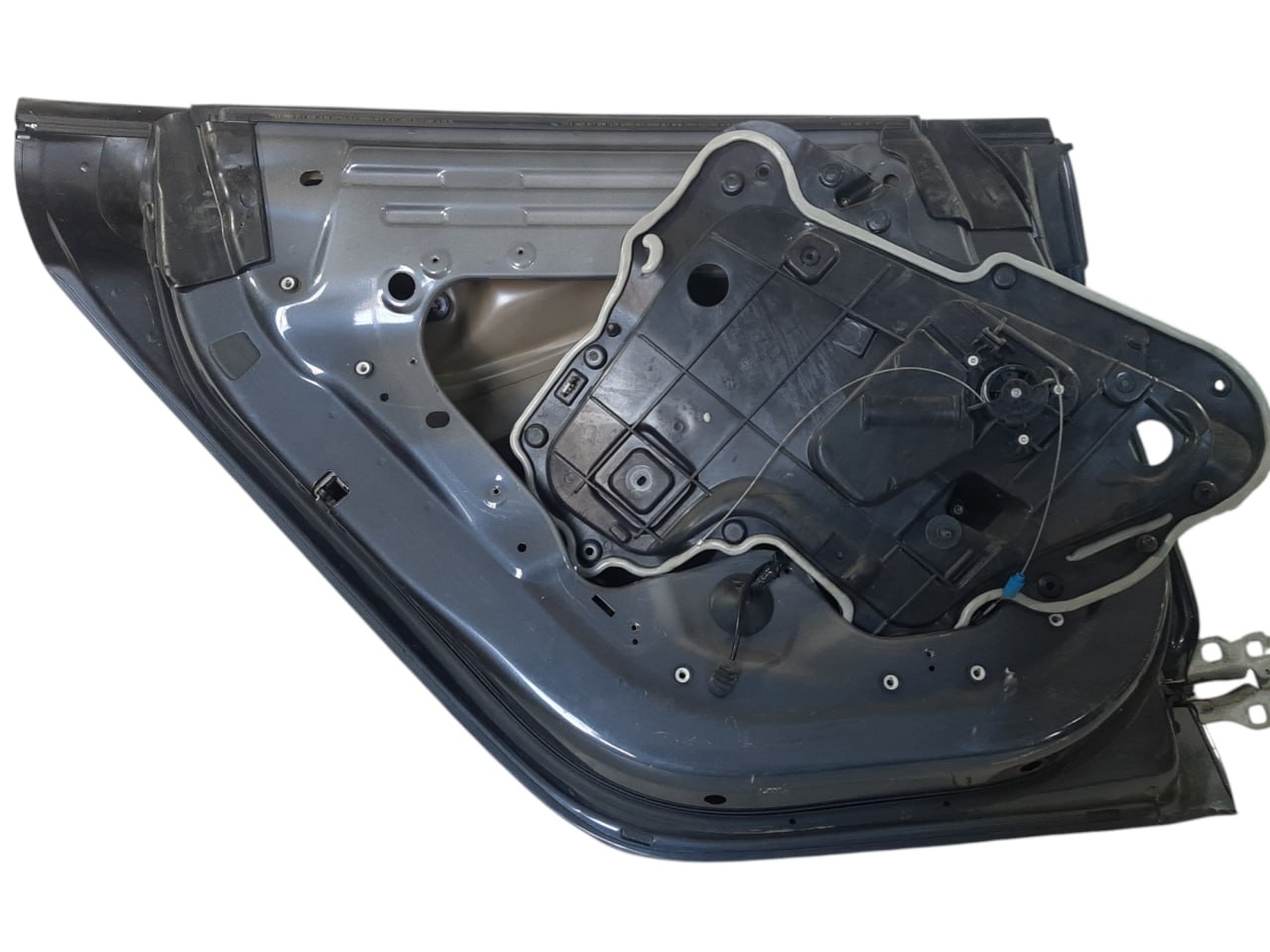 Model 3 Дверь задняя левая (дефект) Tesla Model 3 2021-2023 1081441E0C Tesla Model 3 5