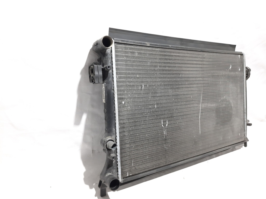 Passat s Радиатор системы охлаждения Volkswagen Passat S 2012-2014 5C0121251F Volkswagen Passat S 16