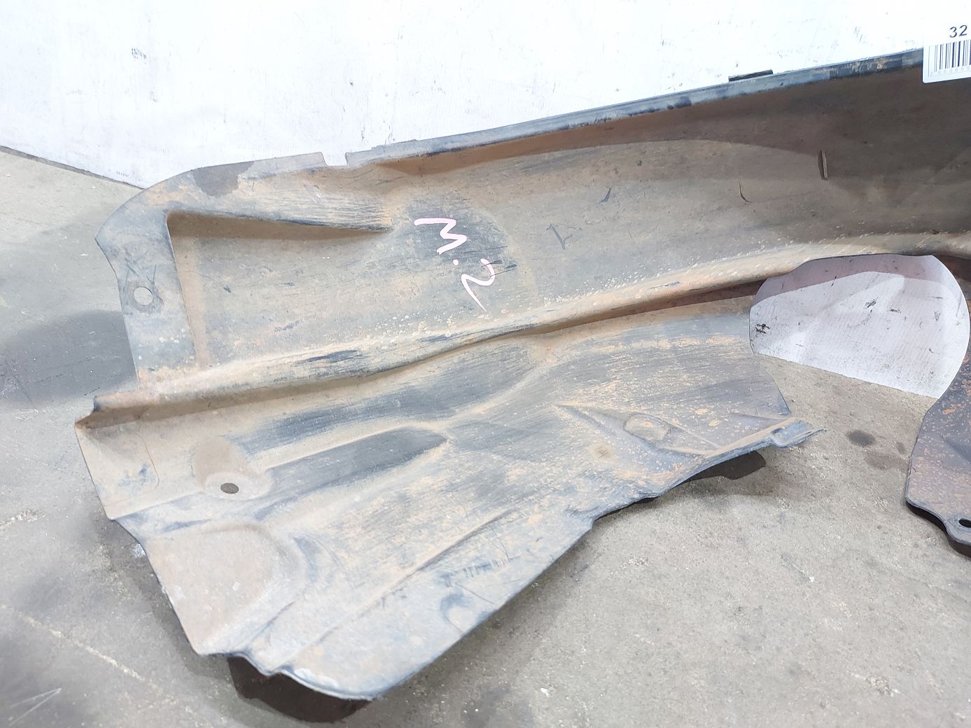 Fiesta sedan Підкрилок передній правий Ford Fiesta sedan 2011-2019 AE8Z16102D Ford Fiesta sedan 2