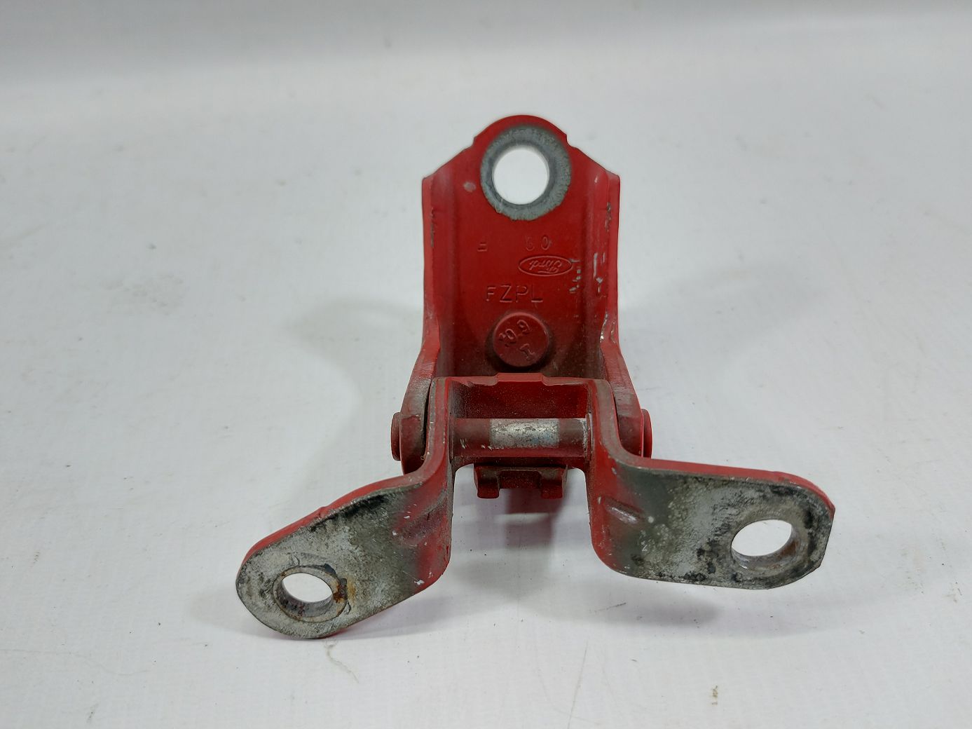 Fiesta Петля двери передней левой нижняя Ford Fiesta 2011-2019 AE8Z5822811A Ford Fiesta 3