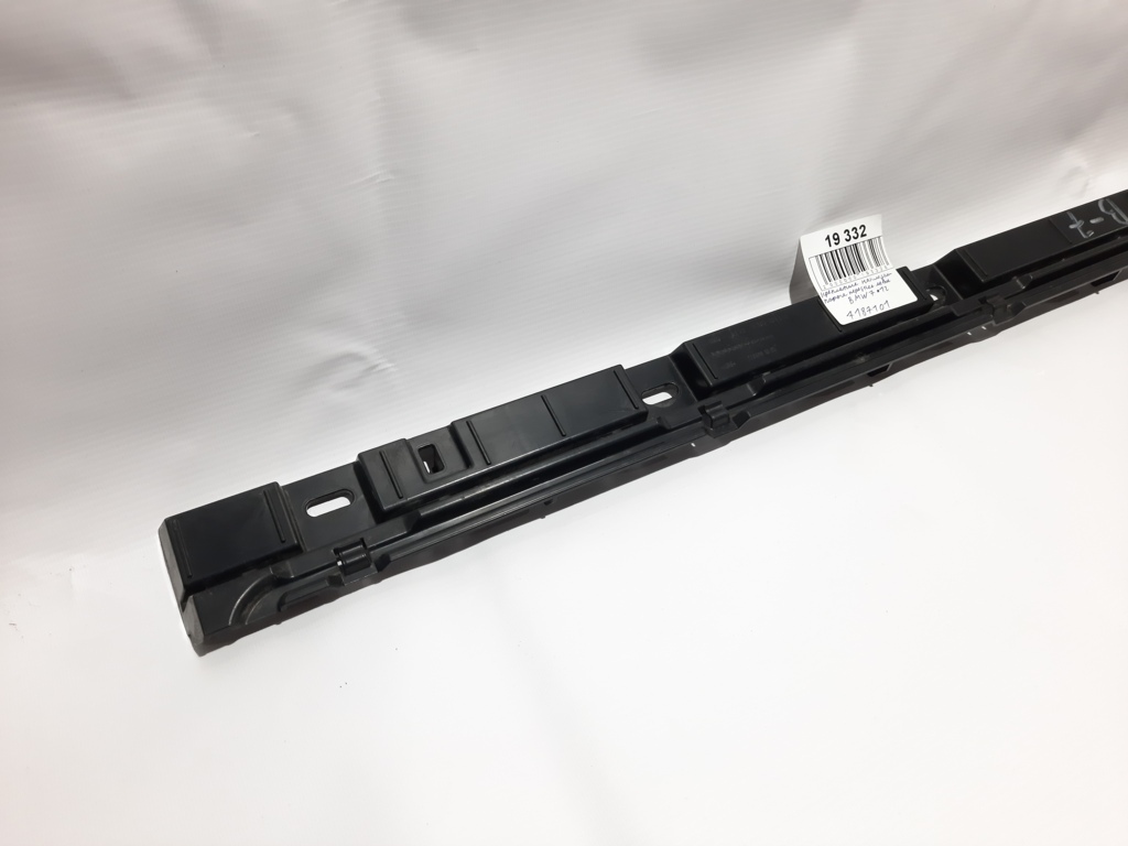 7 series Кріплення накладки порога переднє ліве BMW 7 2012 7187101 BMW 7 2