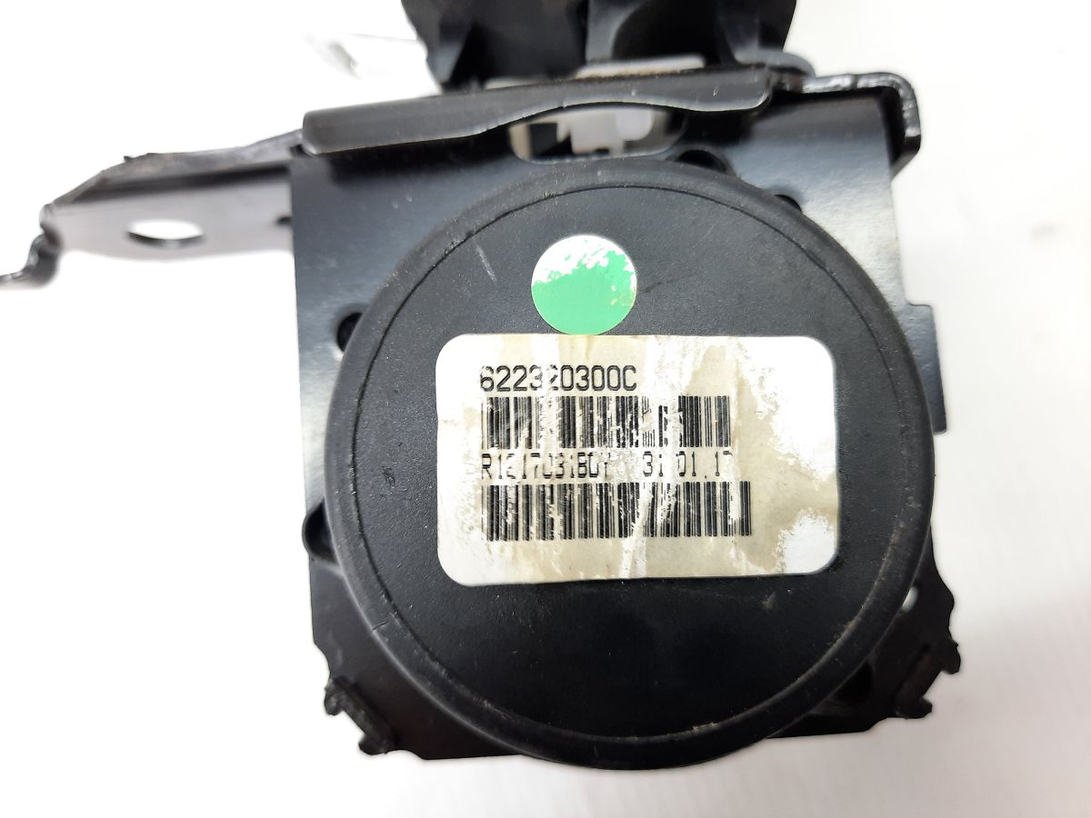 Sentra Ремінь безпеки задній центральний Nissan Sentra 2015-2018 888543RM8A Nissan Sentra 2