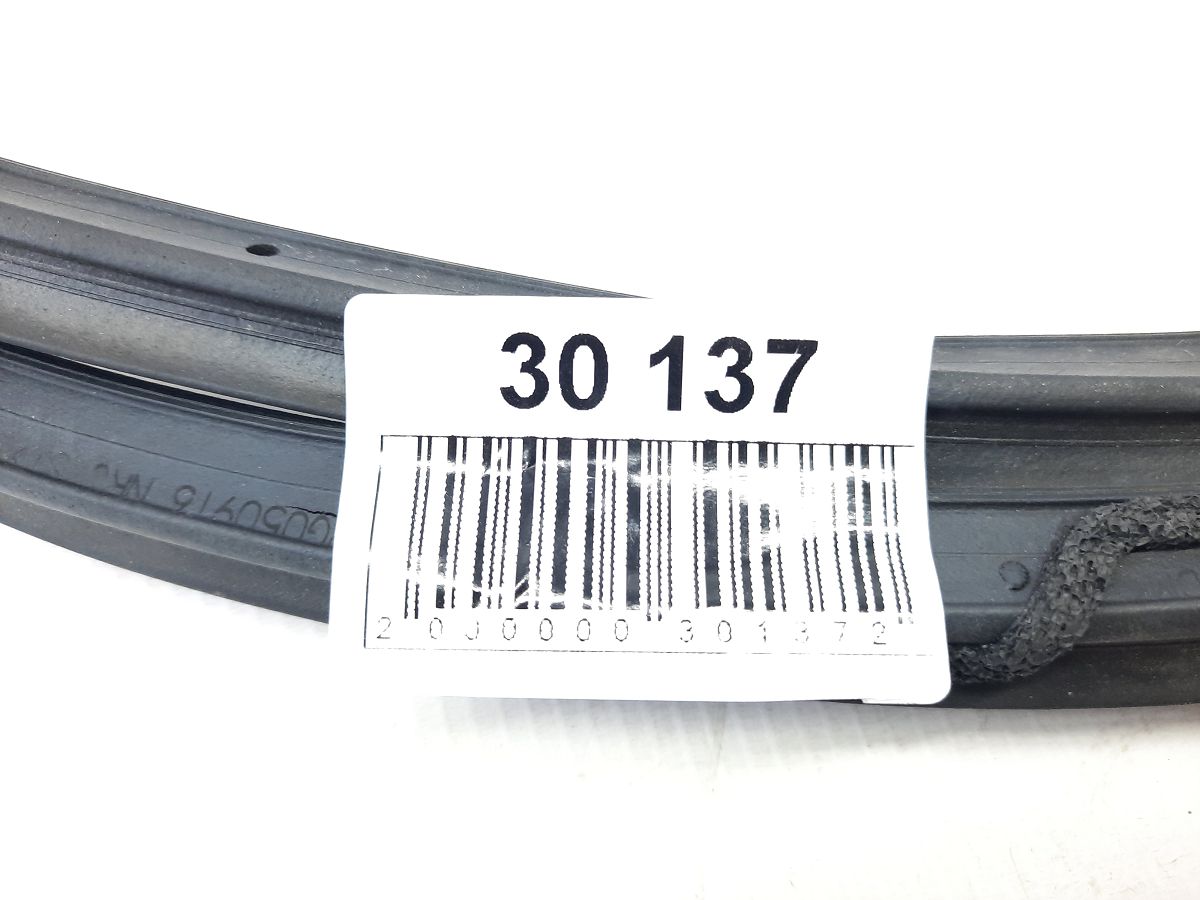 Insight Уплотнительная резинка двери задней левой Honda Insight 2010-2014 72850TM8A02 Honda Insight 9