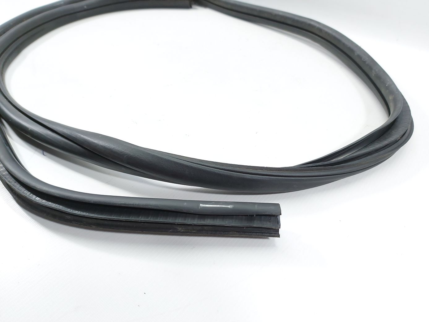 Hhr Ущільнювальна гумка отвору дверей задньої правої Chevrolet HHR 2006-2011 19121169 Chevrolet HHR 2 Hhr Ущільнювальна гумка отвору дверей задньої правої Chevrolet HHR 2006-2011 19121169 Chevrolet HHR 2