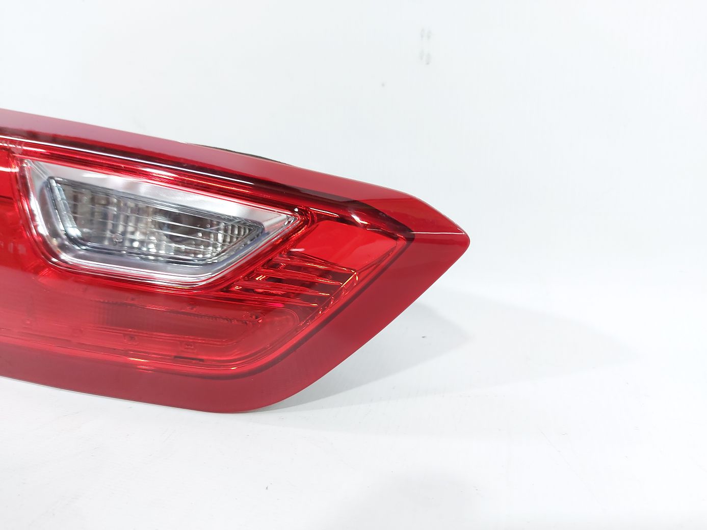 Malibu Фонарь крышки багажника левый Chevrolet Malibu 2016-2021 84130996 Chevrolet Malibu 2