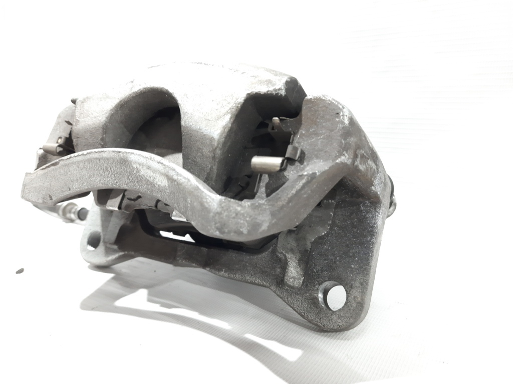 3 Супорт гальмівний передній лівий Mazda 3 2014-2019 B4Y03399ZC Mazda 3 12