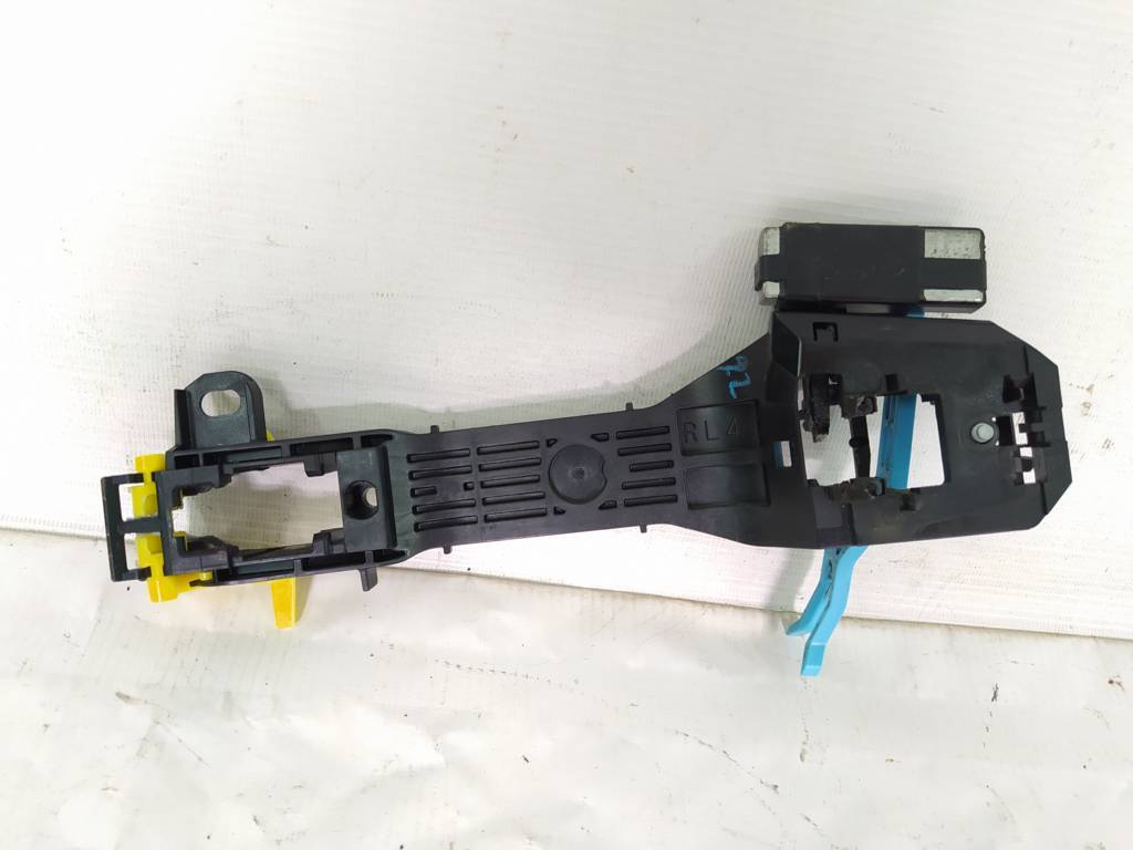 Forester. Кронштейн ручки двери задней левой Subaru Forester 2014-2018 62142SG010 Subaru Forester