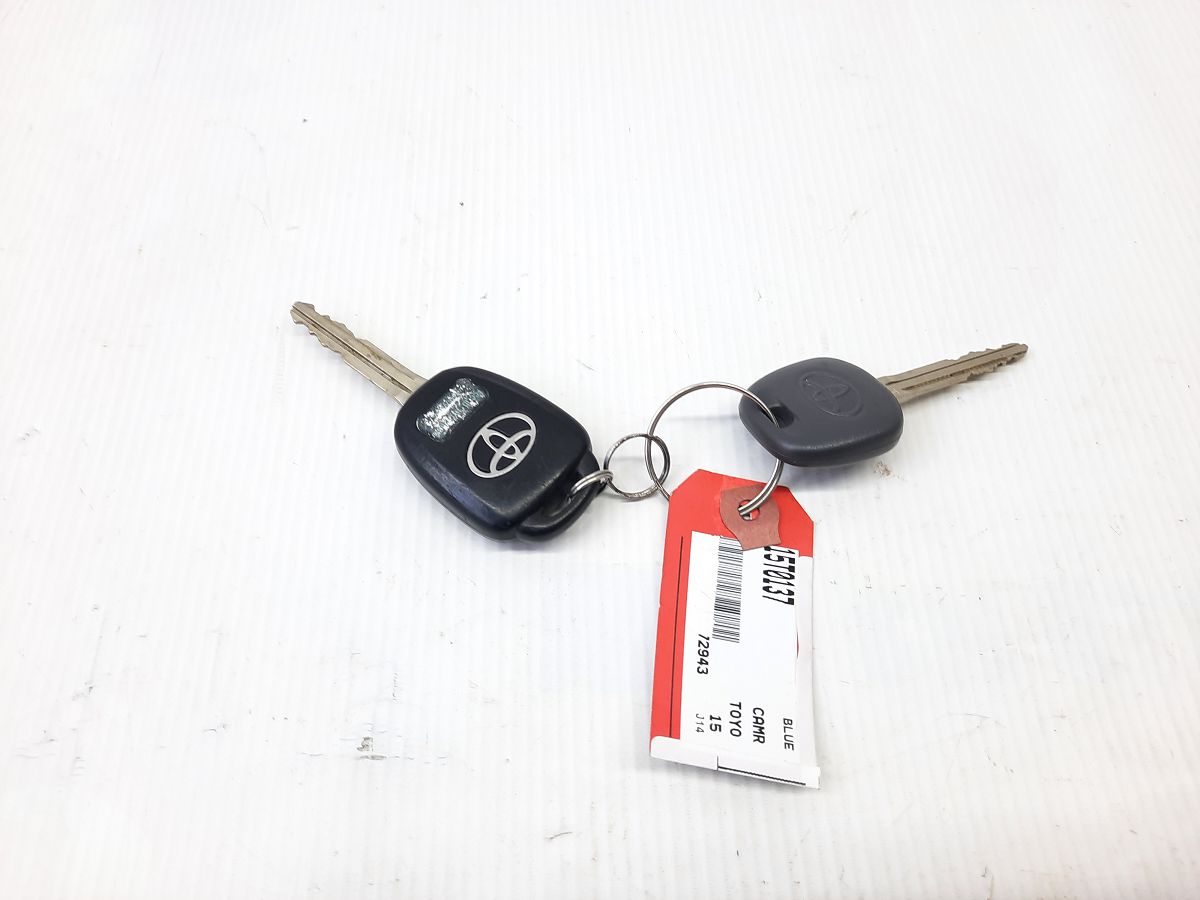 Camry. Ключ зажигания Toyota Camry 2012-2015 8907006420 Toyota Camry