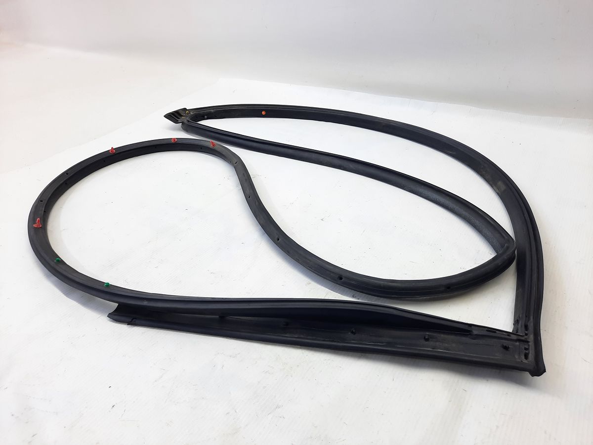 Elantra Ущільнювальна гумка дверей задньої правої Hyundai Elantra 2017-2020 83140F2000 Hyundai Elantra 2