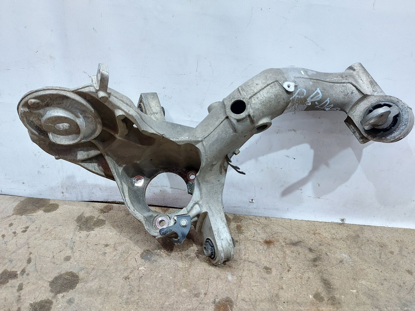 Dart Поворотний кулак задній правий Dodge Dart 2013-2019 68204866AC Dodge Dart 22