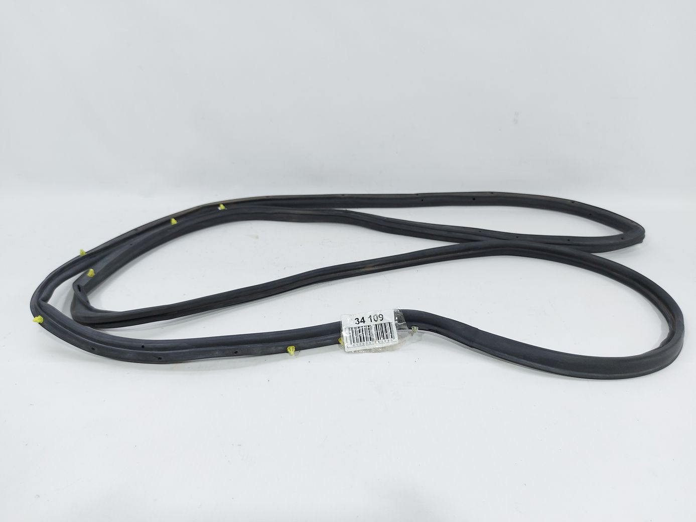 Dart. Ущільнювальна гумка передніх правих дверей Dodge Dart 2013-2019 68082802AD Dodge Dart