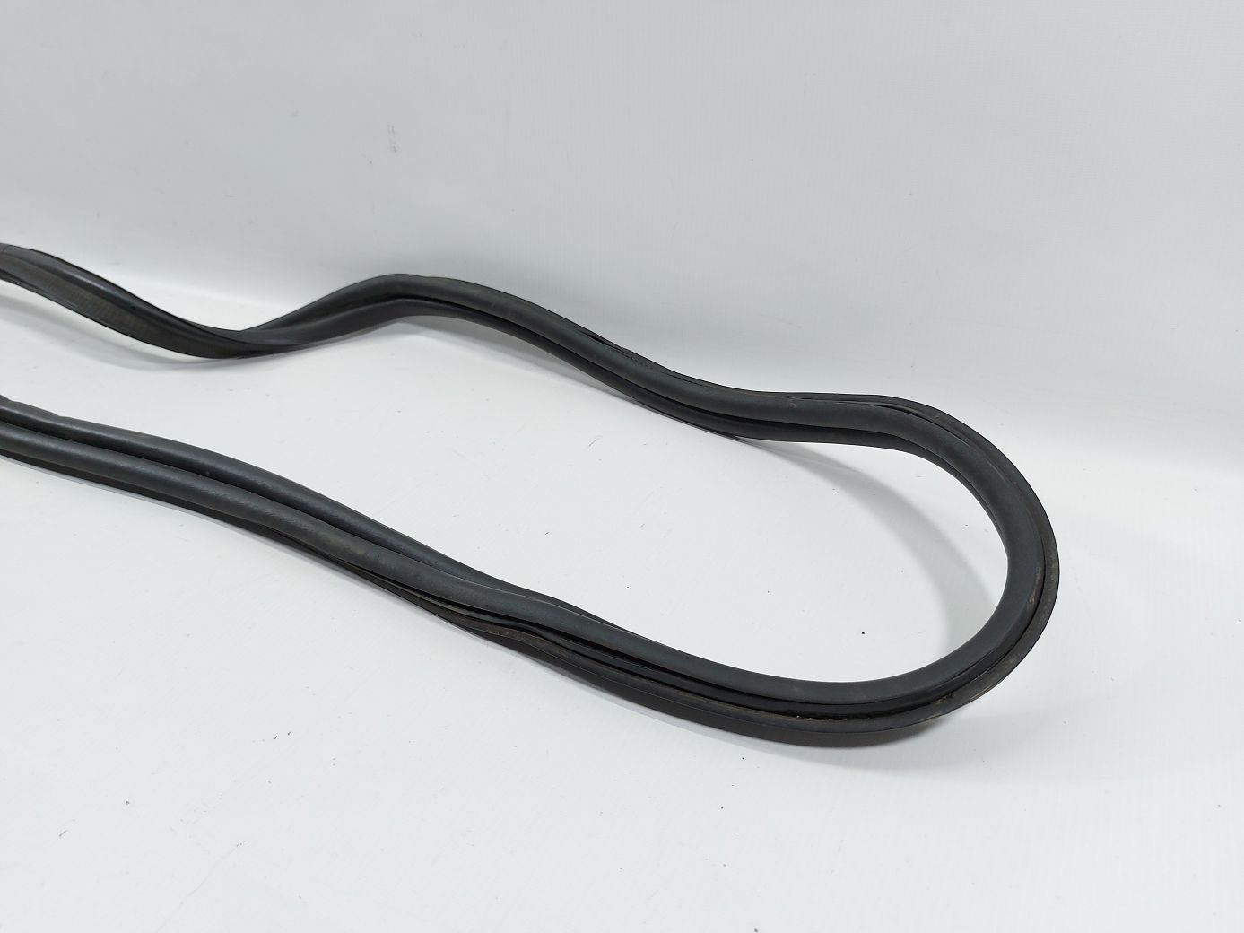 Xf Ущільнювальна гумка багажного отвору (порвана) Jaguar XF 2009-2015 C2Z8332 Jaguar XF 3 Xf Ущільнювальна гумка багажного отвору (порвана) Jaguar XF 2009-2015 C2Z8332 Jaguar XF 3