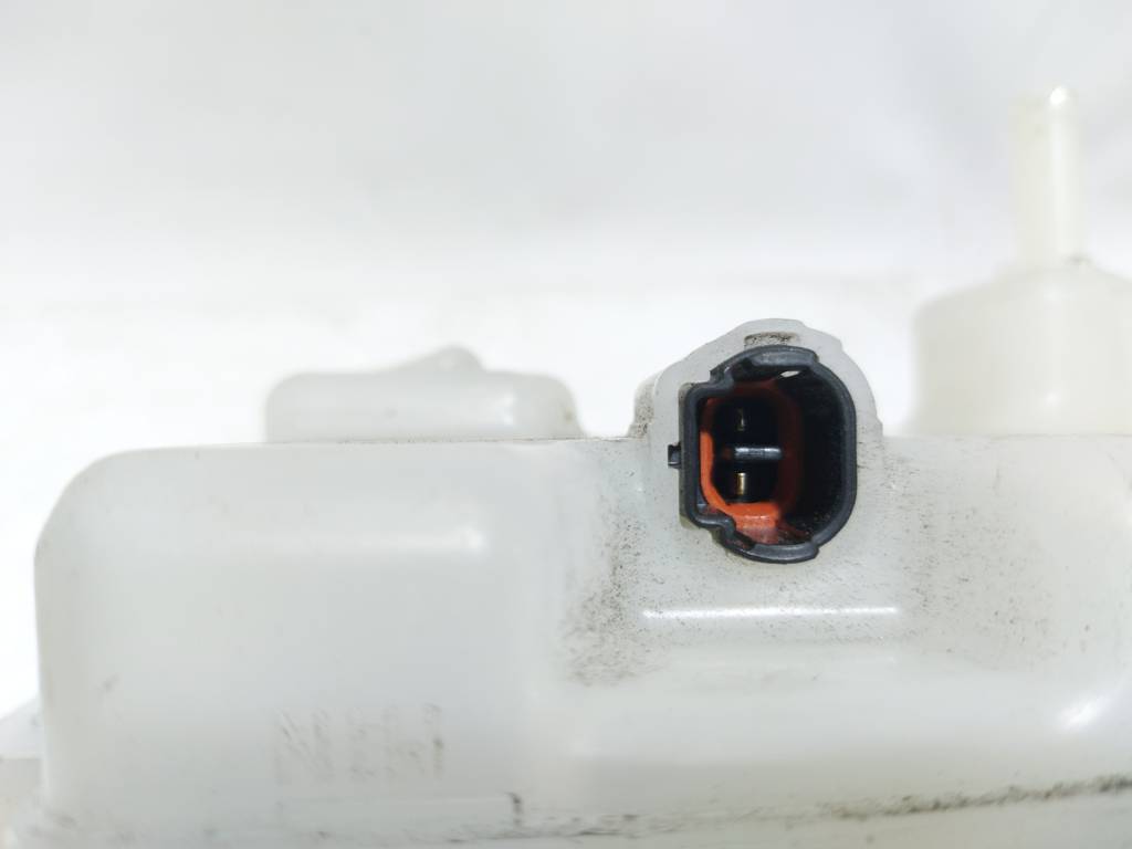 Prius c Бачок тормозного цилиндра Toyota Prius C 2012-2013 4722052300 Toyota Prius C 4 Prius c Бачок тормозного цилиндра Toyota Prius C 2012-2013 4722052300 Toyota Prius C 4