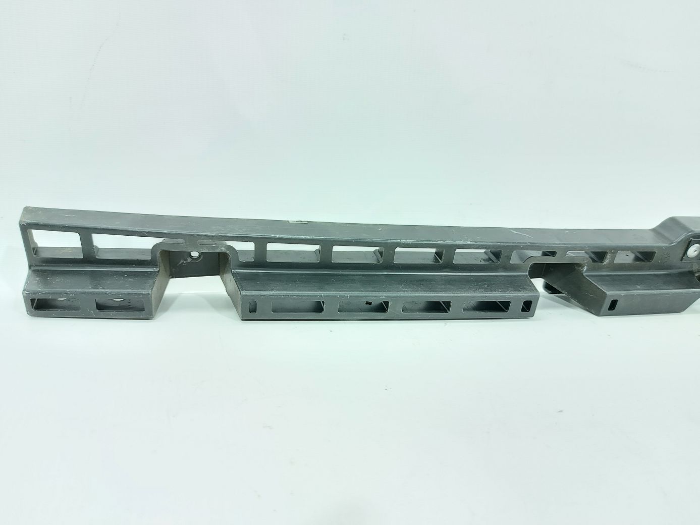 Volt Крепление бампера заднего центральное Chevrolet Volt 2011-2015 22820091 Chevrolet Volt 3