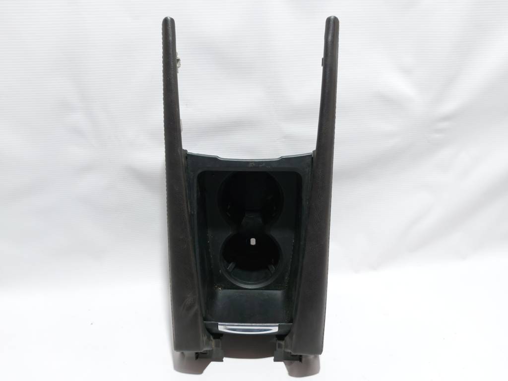 3. Підсклянник центральної консолі Mazda 3 2017-2018 BAEK6443Y39 Mazda 3