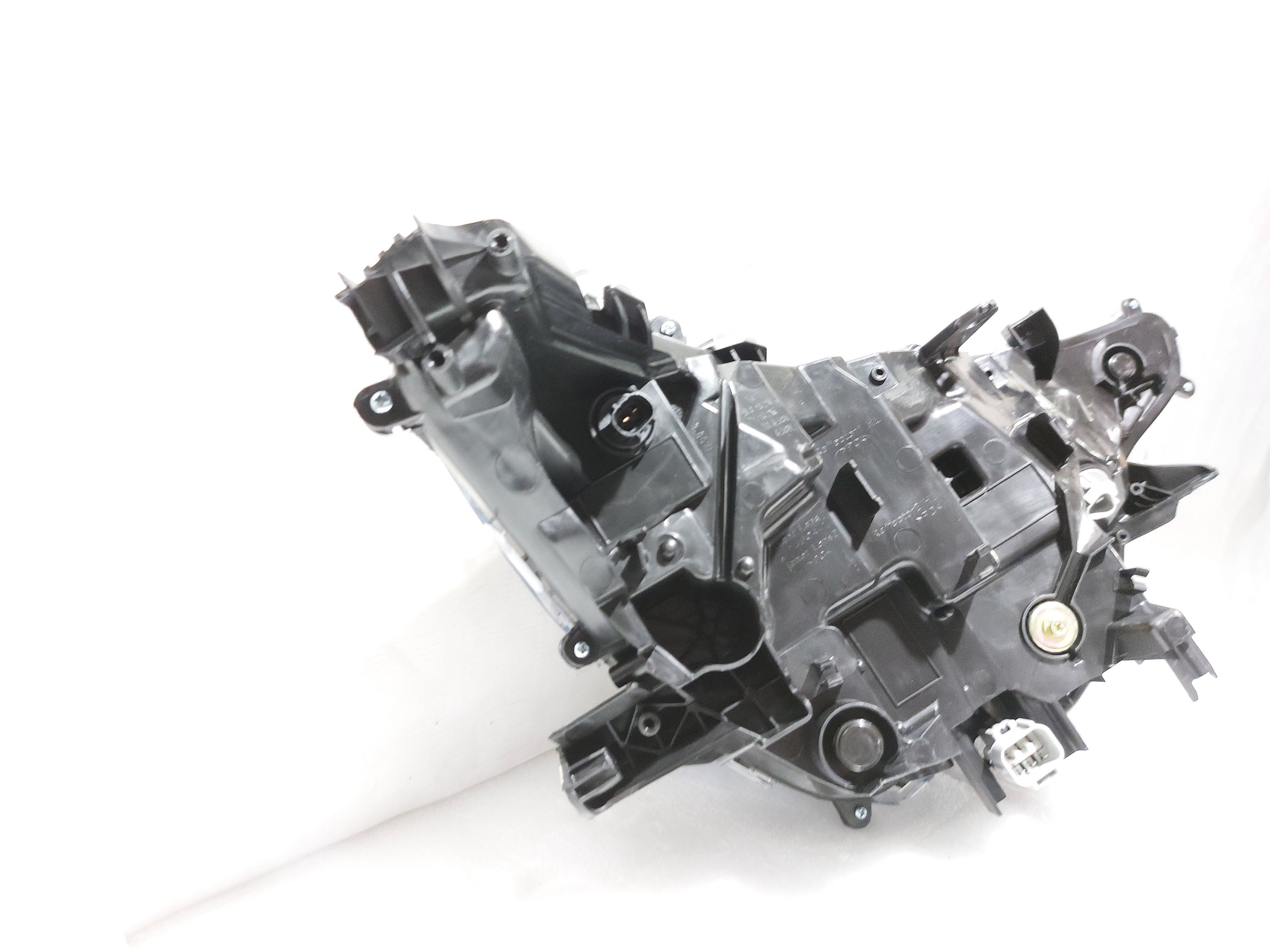 Товары с дефектами Фара передняя левая темная (дефект) Toyota RAV-4 2019 811500R151 Toyota RAV-4 8