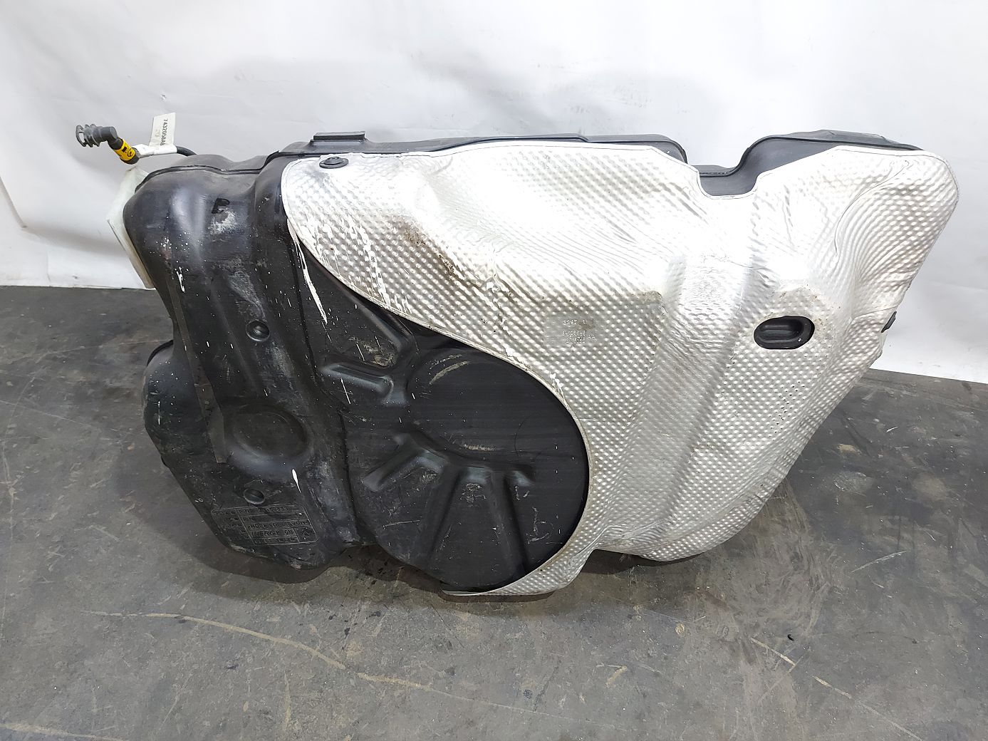 Malibu Бензобак Chevrolet Malibu 2016-2018 84574974 Chevrolet Malibu 3