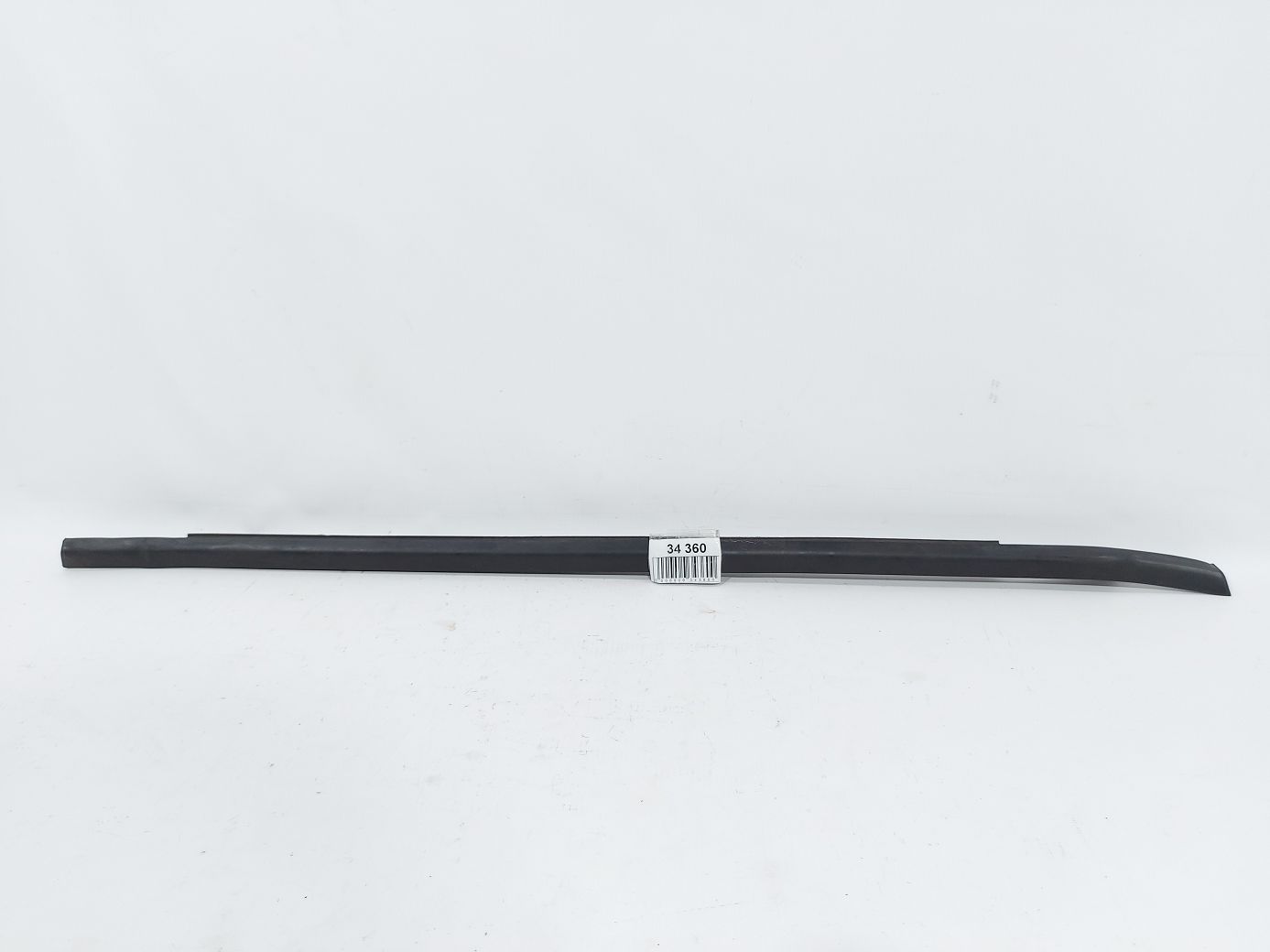 Focus. Ущільнювальна гумка скла задньої лівої зовнішня Ford Focus 2012-2018 BM5Z5825861B Ford Focus