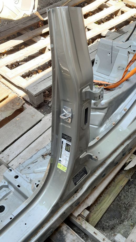 328i xdrive Стійка центральна права (метал) BMW 328i xDrive 2006-2012 41217277332 BMW 328i xDrive 2