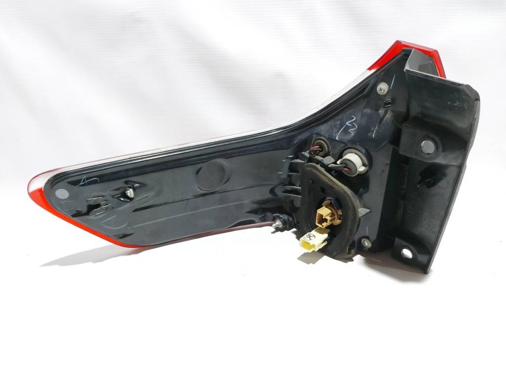 Sienna Ліхтар задній правий Toyota SIENNA 2015-2019 8155008050 Toyota SIENNA 5