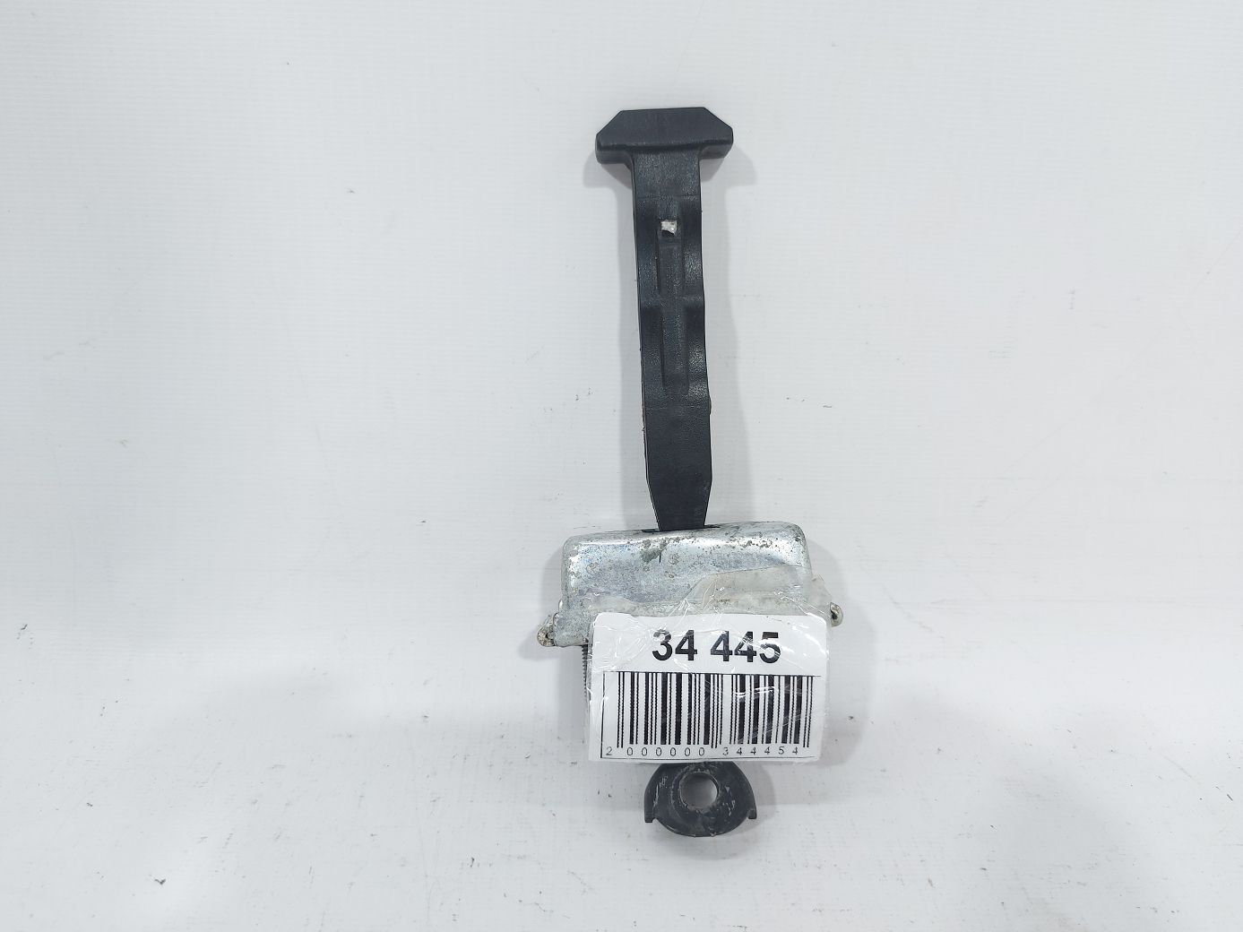 Focus. Ограничитель двери передней правой Ford Focus 2012-2018 CP9Z5823500A Ford Focus