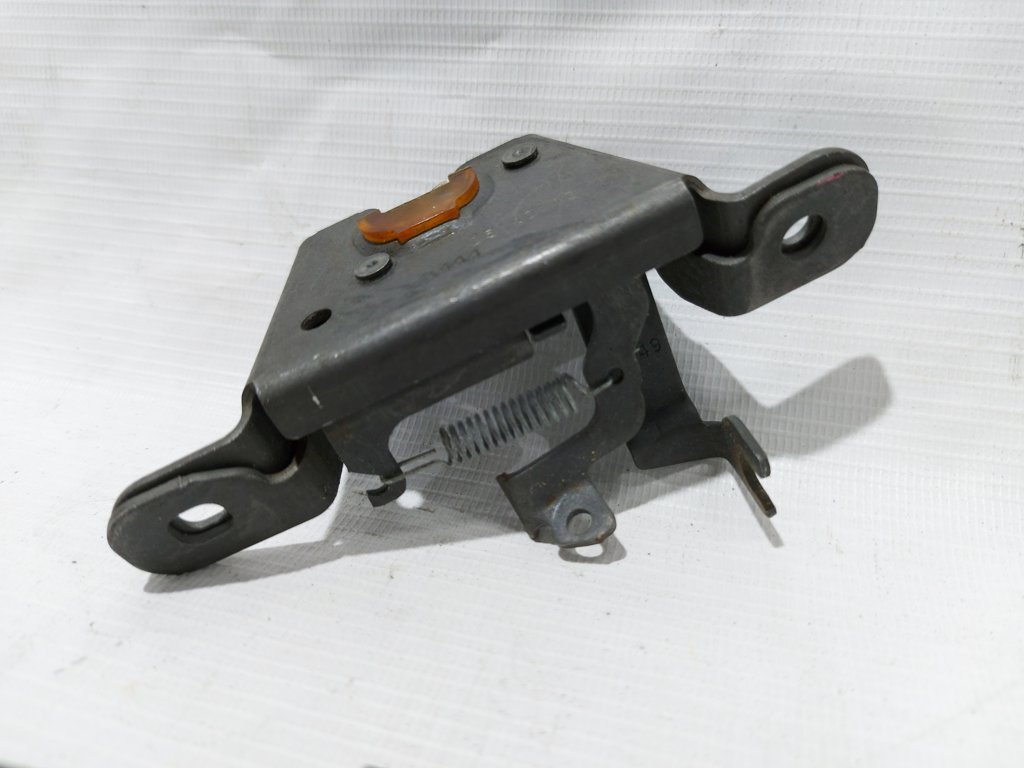 Passat s Замок відкидання спинки заднього ряду сидінь лівий Volkswagen Passat S 2012-2019 561885681D Volkswagen Passat S 8