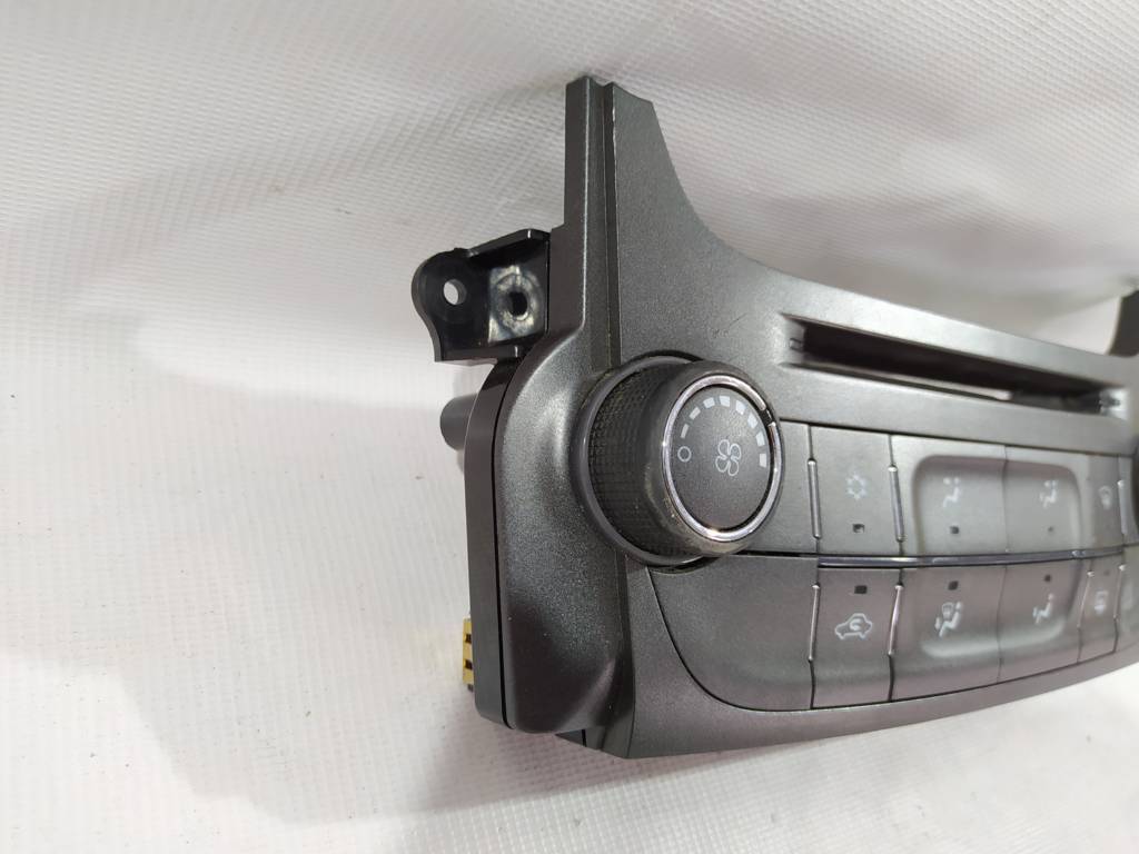 Malibu Управління кліматом Chevrolet Malibu 2013-2018 13591314 Chevrolet Malibu 3