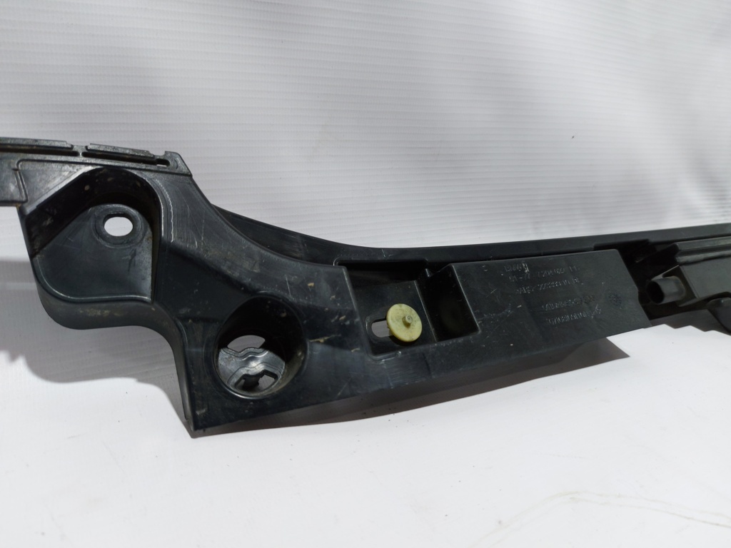 5 series Кріплення накладки порога правого ззаду BMW 5 series 2011-2016 51777204022 BMW 5 series 2