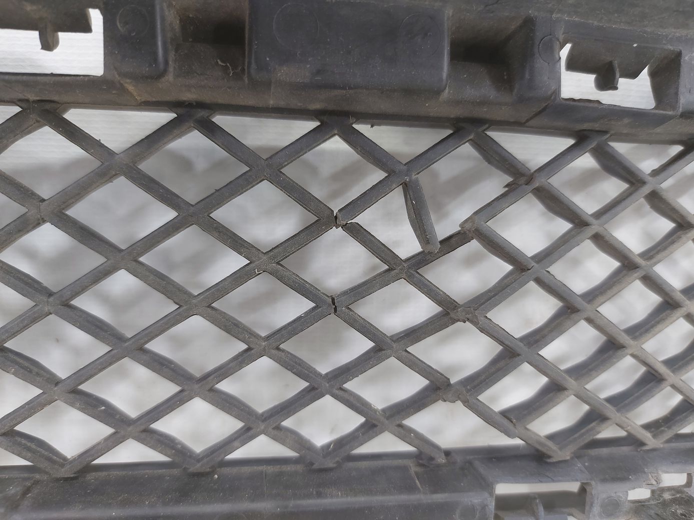 Товари з дефектами Решітка радіатора нижня (дефект) Jaguar XF 2012-2015 C2Z16174 Jaguar XF 5