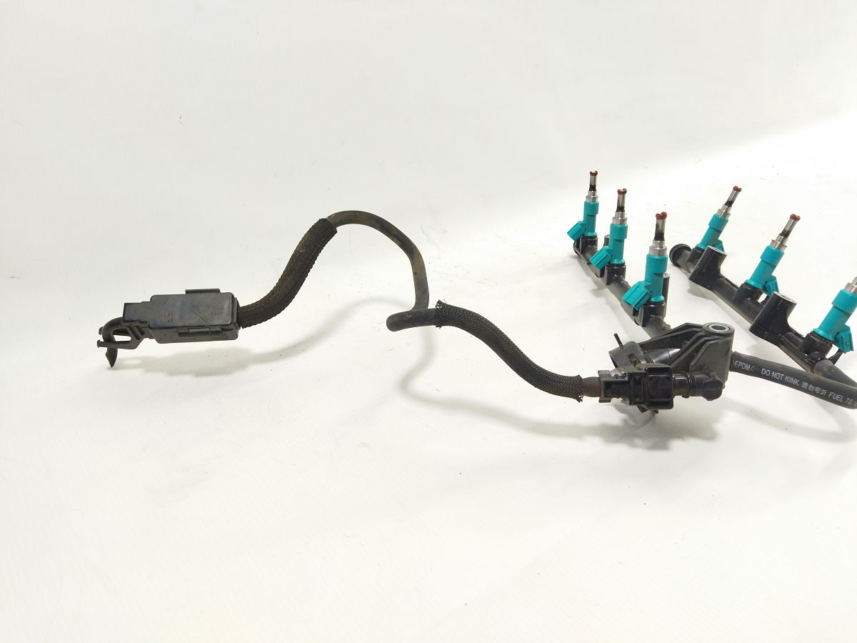 Sienna Паливна рейка з форсунками Toyota SIENNA 2011-2016 238700P011 Toyota SIENNA 2 Sienna Паливна рейка з форсунками Toyota SIENNA 2011-2016 238700P011 Toyota SIENNA 2