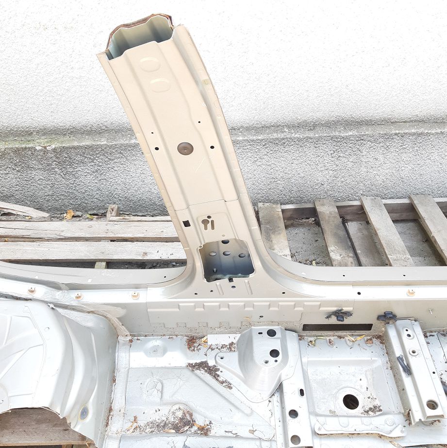 328i xdrive Стійка центральна права (метал) BMW 328i xDrive 2006-2012 41217277332 BMW 328i xDrive 5