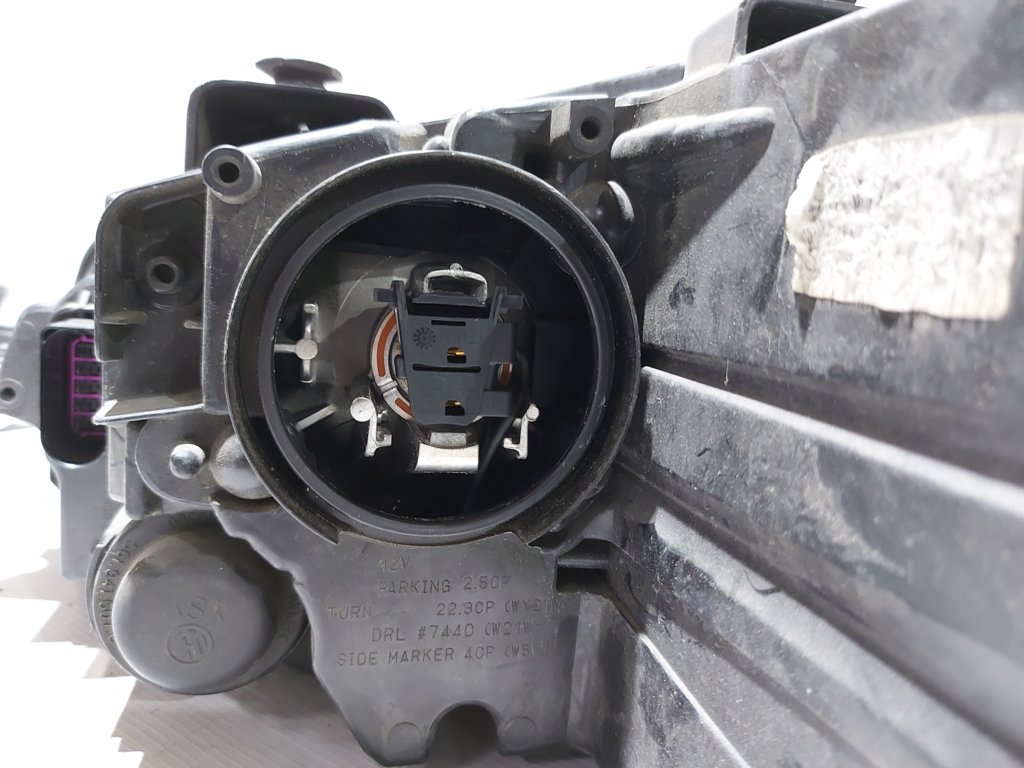 Товары с дефектами Фара передняя правая (дефект) Volkswagen Passat S 2012-2015 561941006D Volkswagen Passat S 20