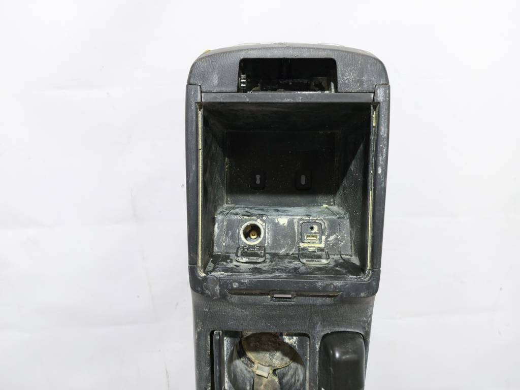 6 Консоль центральна Mazda 6 2014-2015 GHP9-64-420D-02 Mazda 6 2