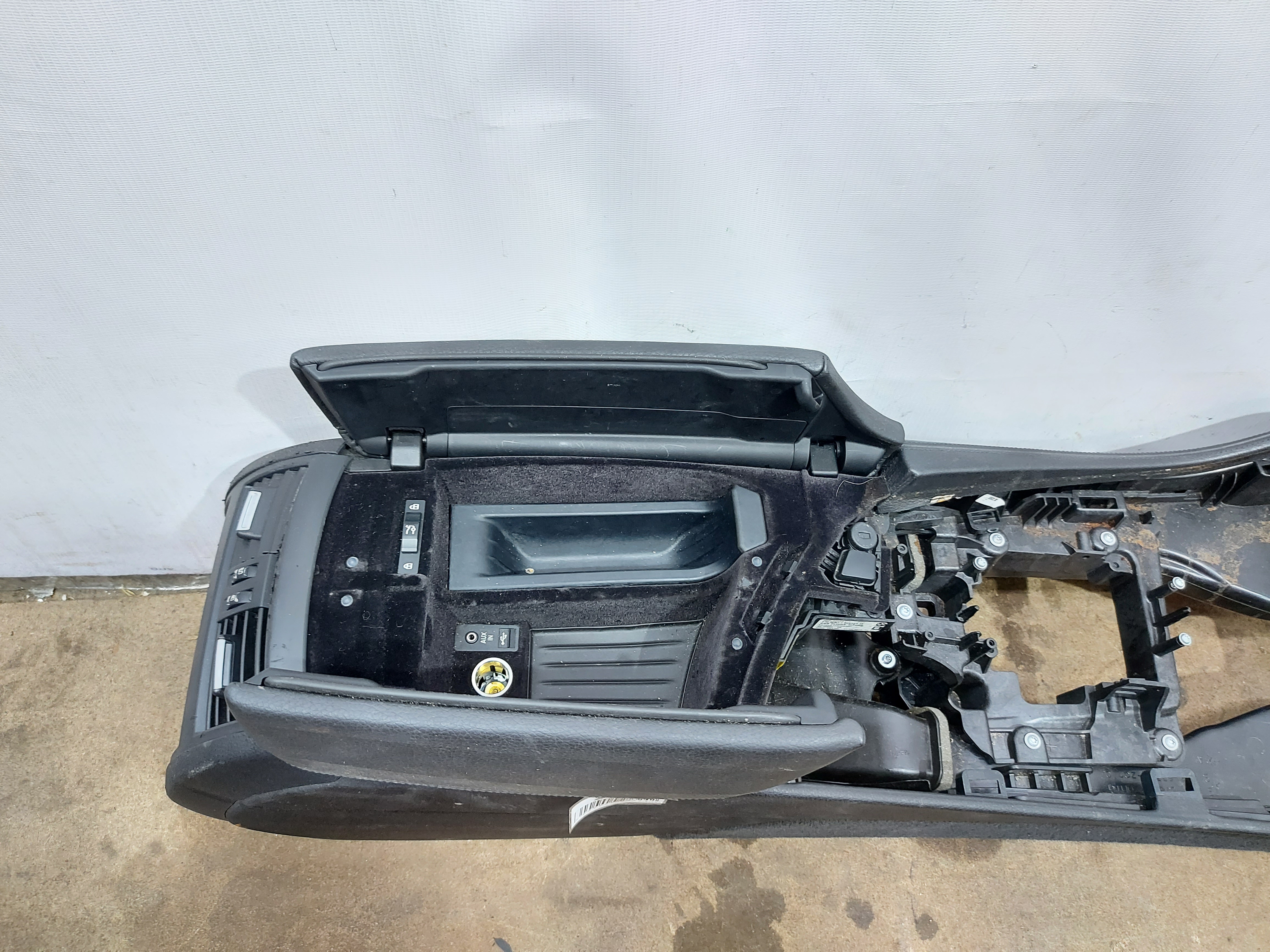 5 series Консоль центральна BMW 5 series 2011 51169216814 BMW 5 series 3