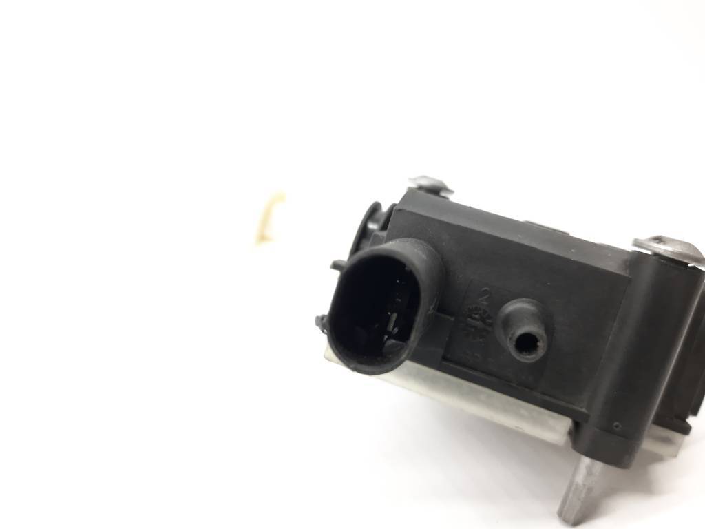 7 series Активатор замку кришки бензобака BMW 7 2012 67117200674 BMW 7 7