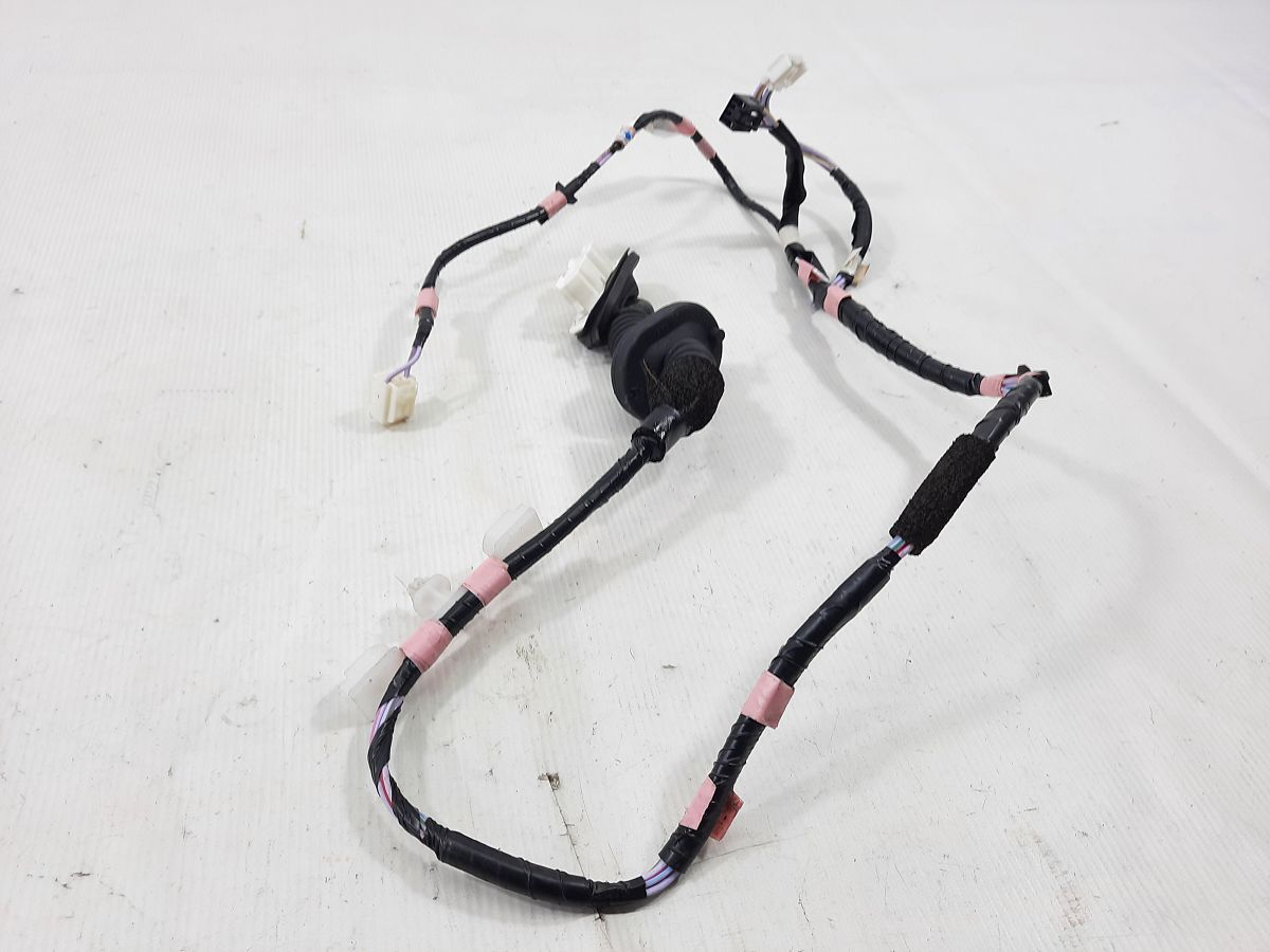 Prius. Проводка дверей задньої правої Toyota Prius 2012 8215352480 Toyota Prius