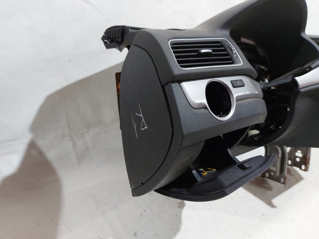 Passat s Торпеда Volkswagen Passat S 2012-2015 561857003L81X Volkswagen Passat S 18