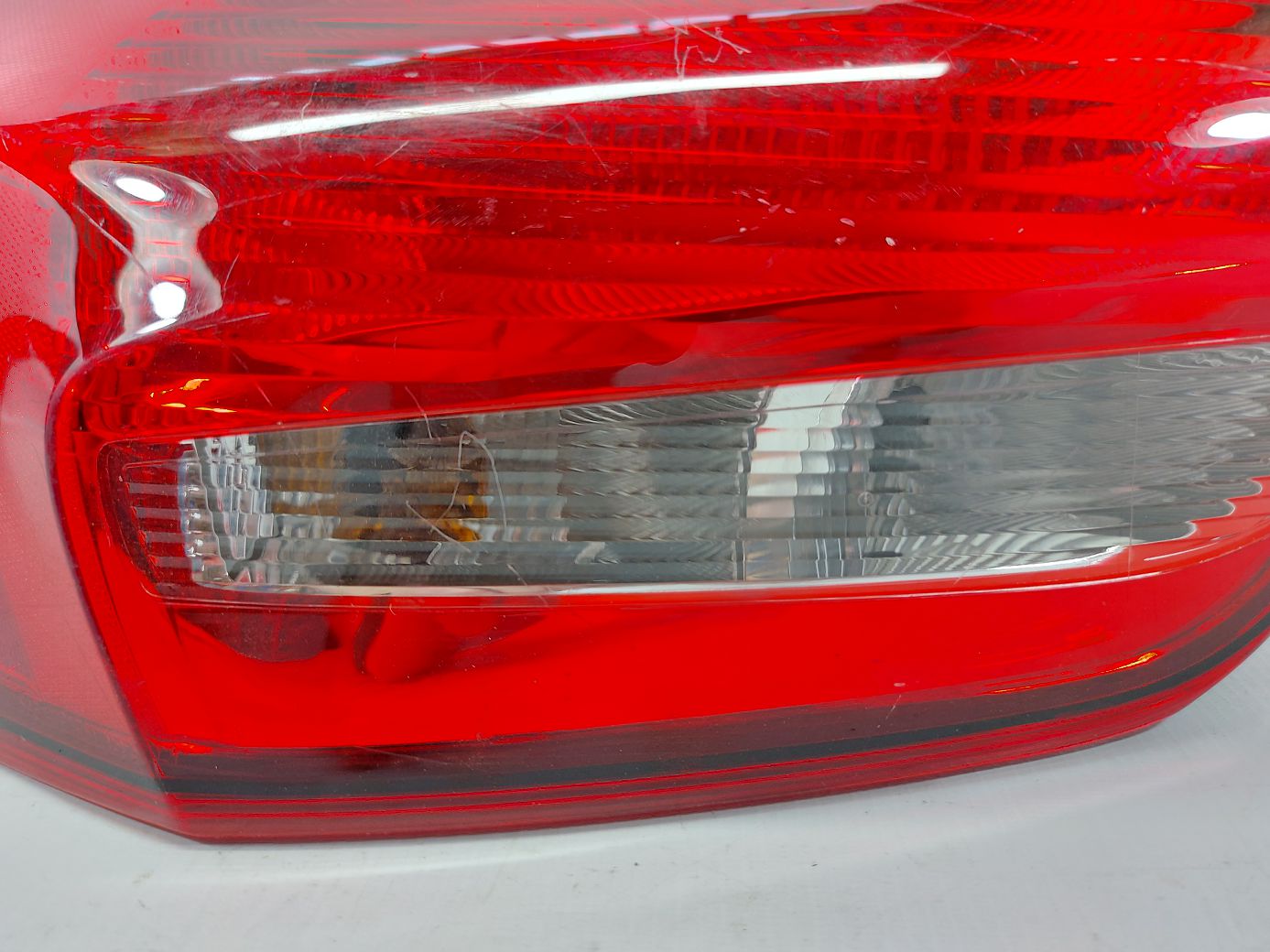 Товары с дефектами Фонарь задний левый (дефект) Ford Focus hbk 2011-2014 DM5Z13405E 5