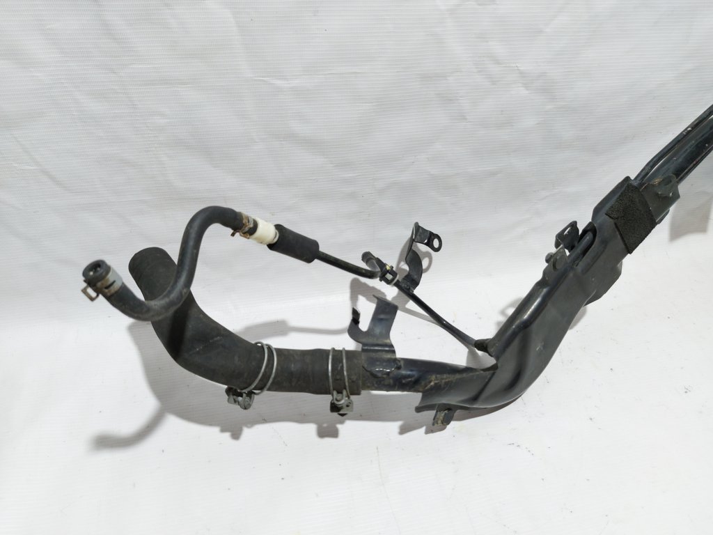 6 Заливная горловина Mazda 6 2013-2017 GJR942210H Mazda 6 8