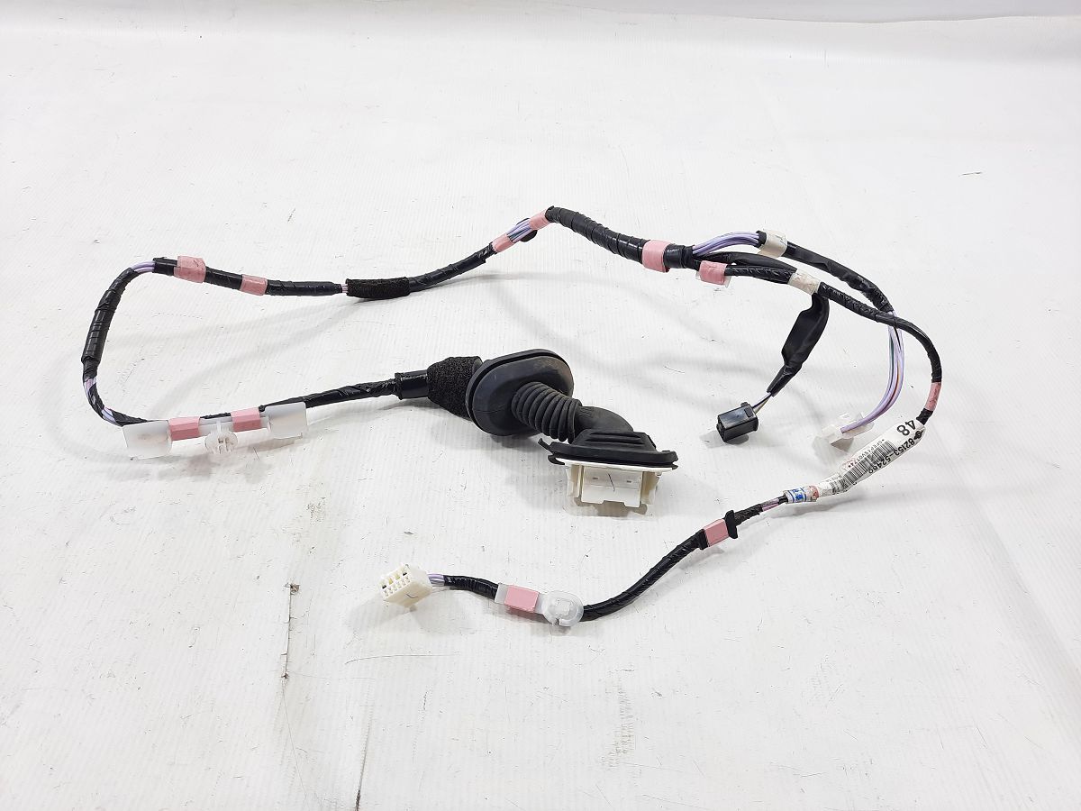 Prius Проводка дверей задньої правої Toyota Prius 2012 8215352480 Toyota Prius 3