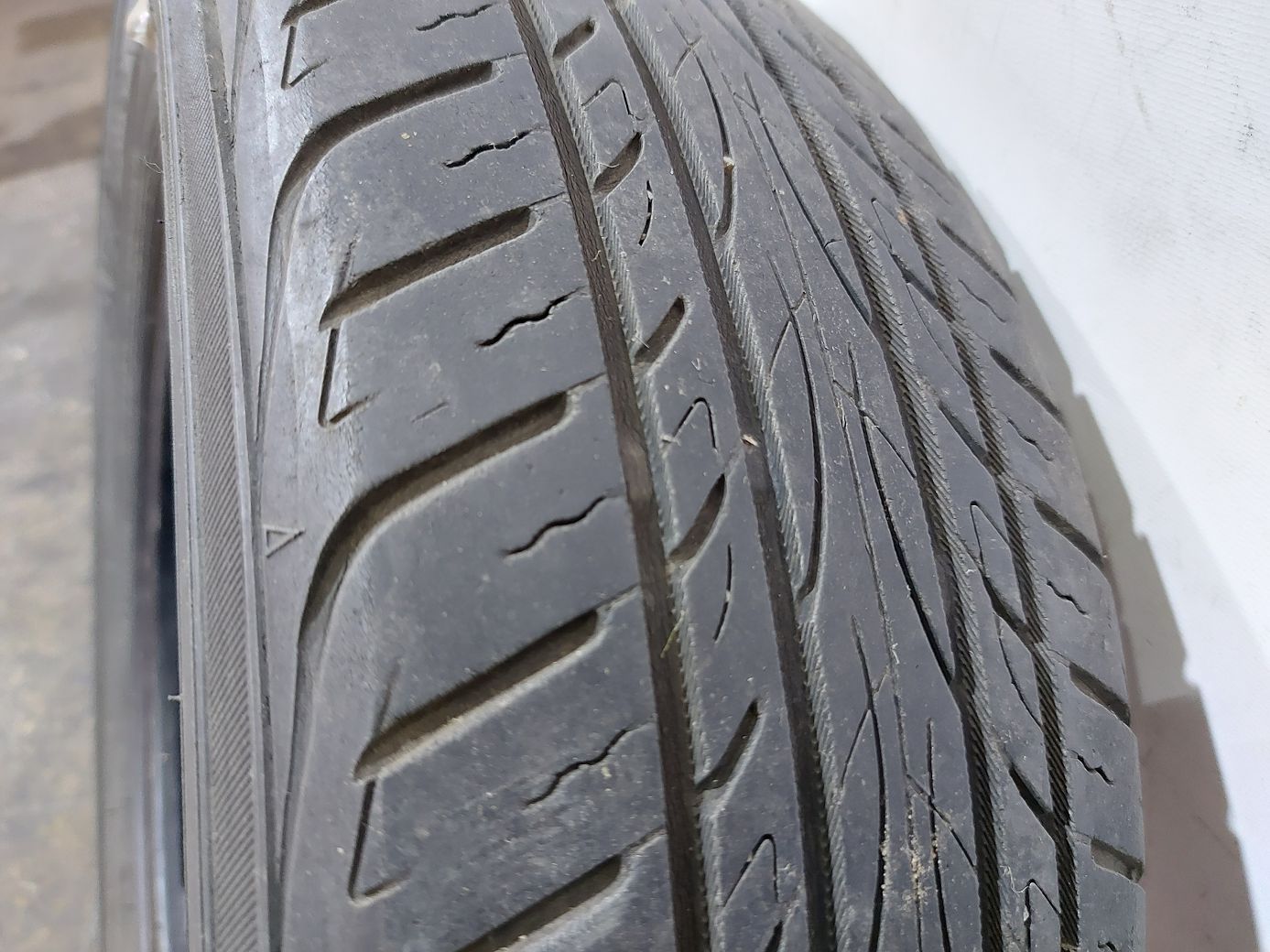  Гума Yokohama Avid Envigor 175/65R15 (Honda Insight) 3