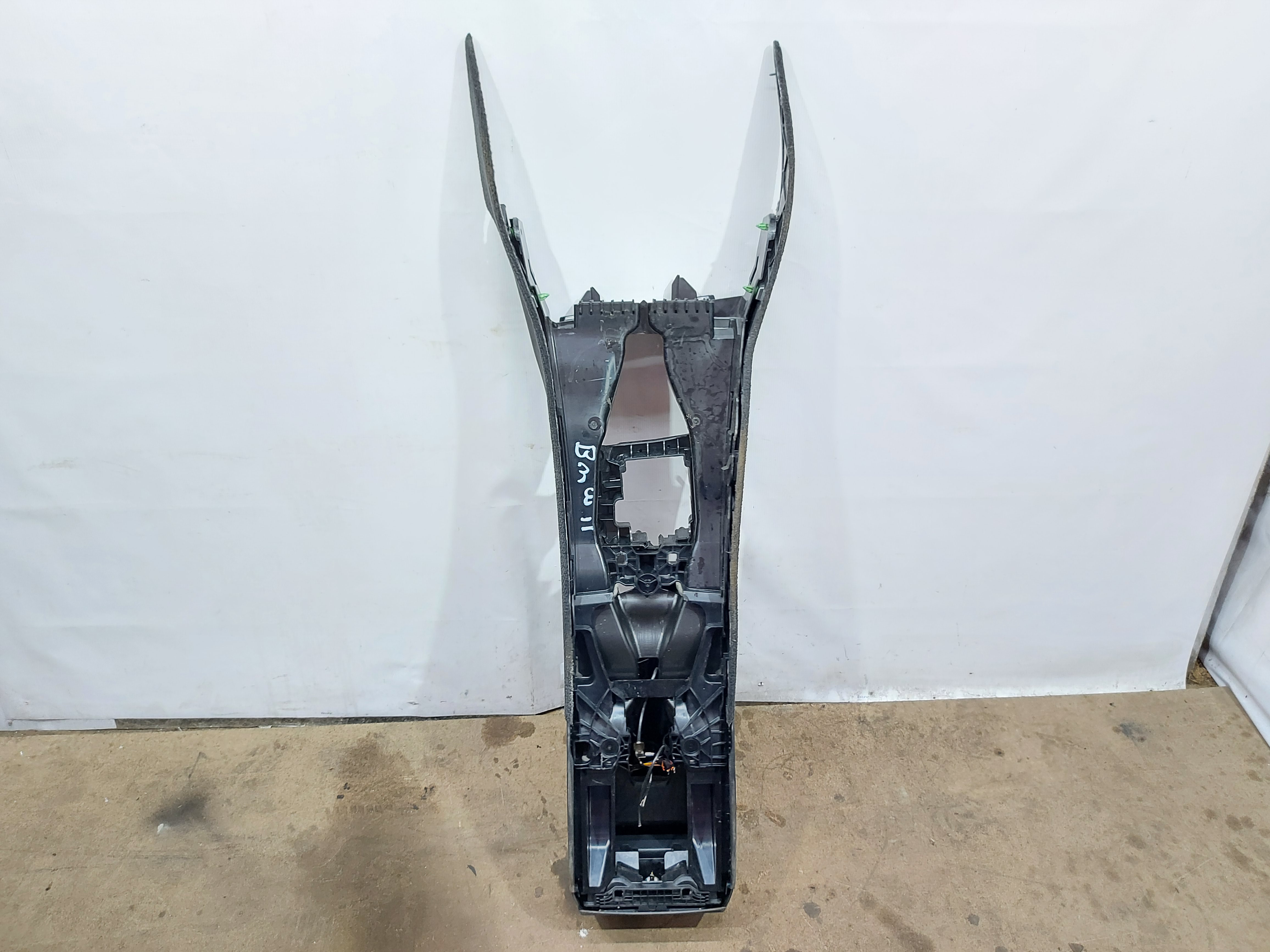 5 series Консоль центральна BMW 5 series 2011 51169216814 BMW 5 series 6 5 series Консоль центральна BMW 5 series 2011 51169216814 BMW 5 series 6