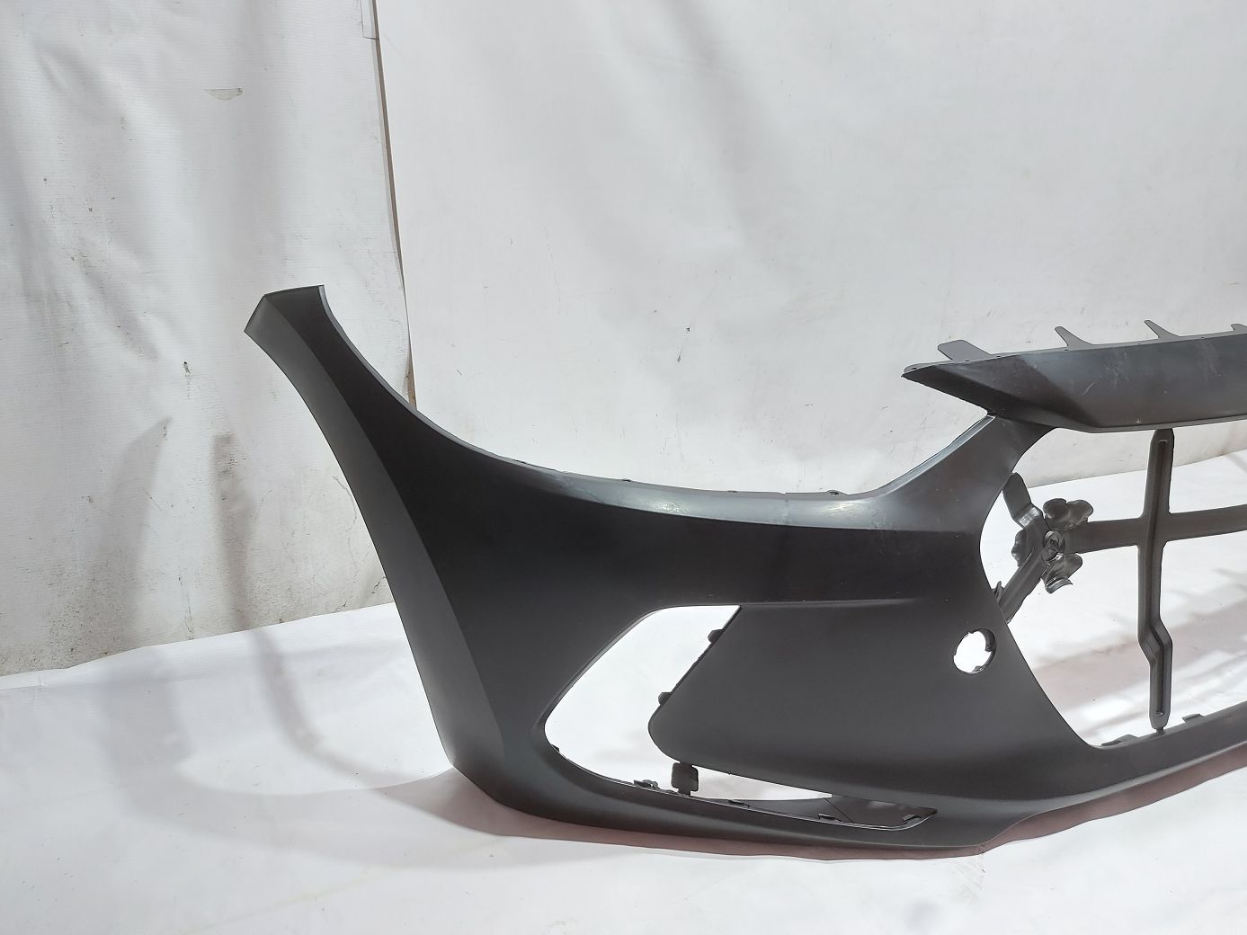 Товары с дефектами Бампер передний (дефект) Hyundai Elantra  2017-2018 86510F3000 Hyundai Elantra 3