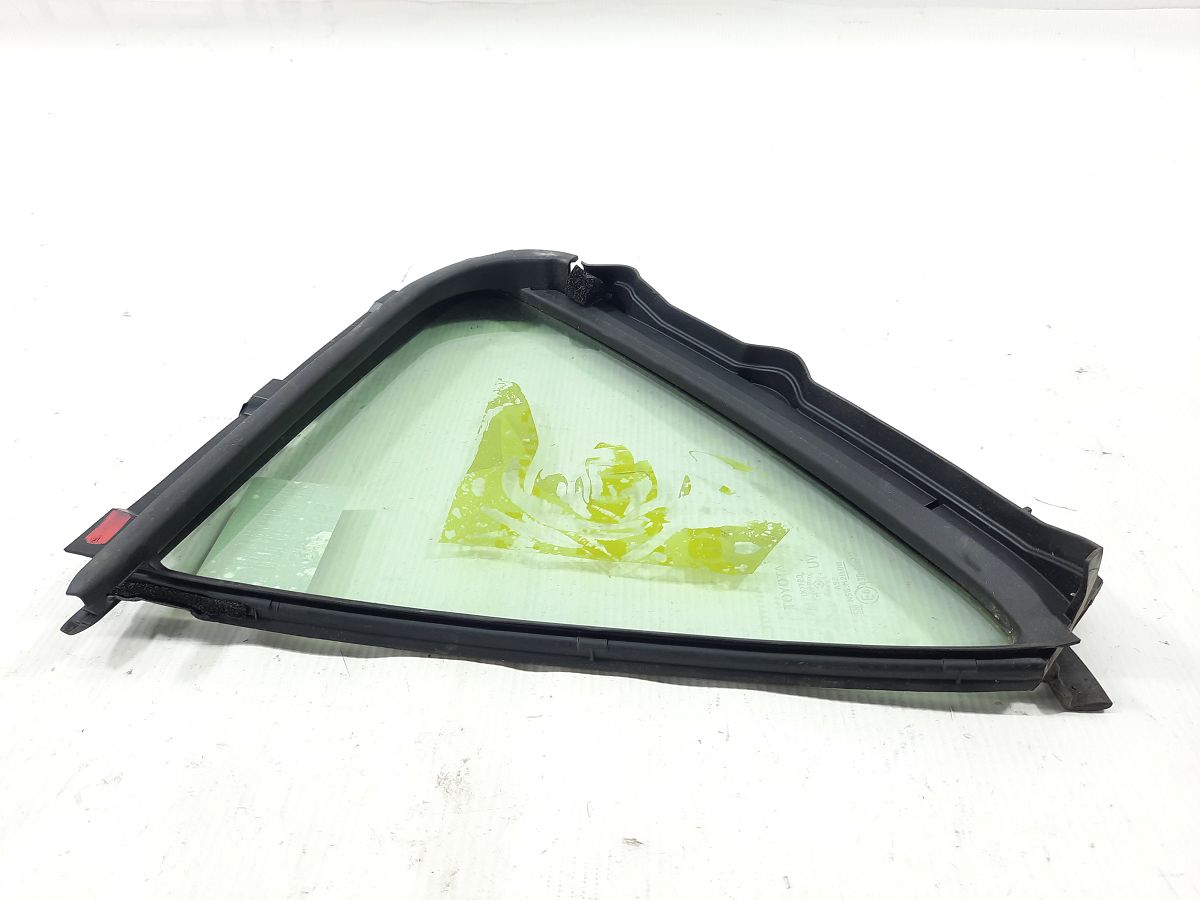 Prius Форточка (стекло) двери задней правой Toyota Prius 2012-2019 6812352190 Toyota Prius 4